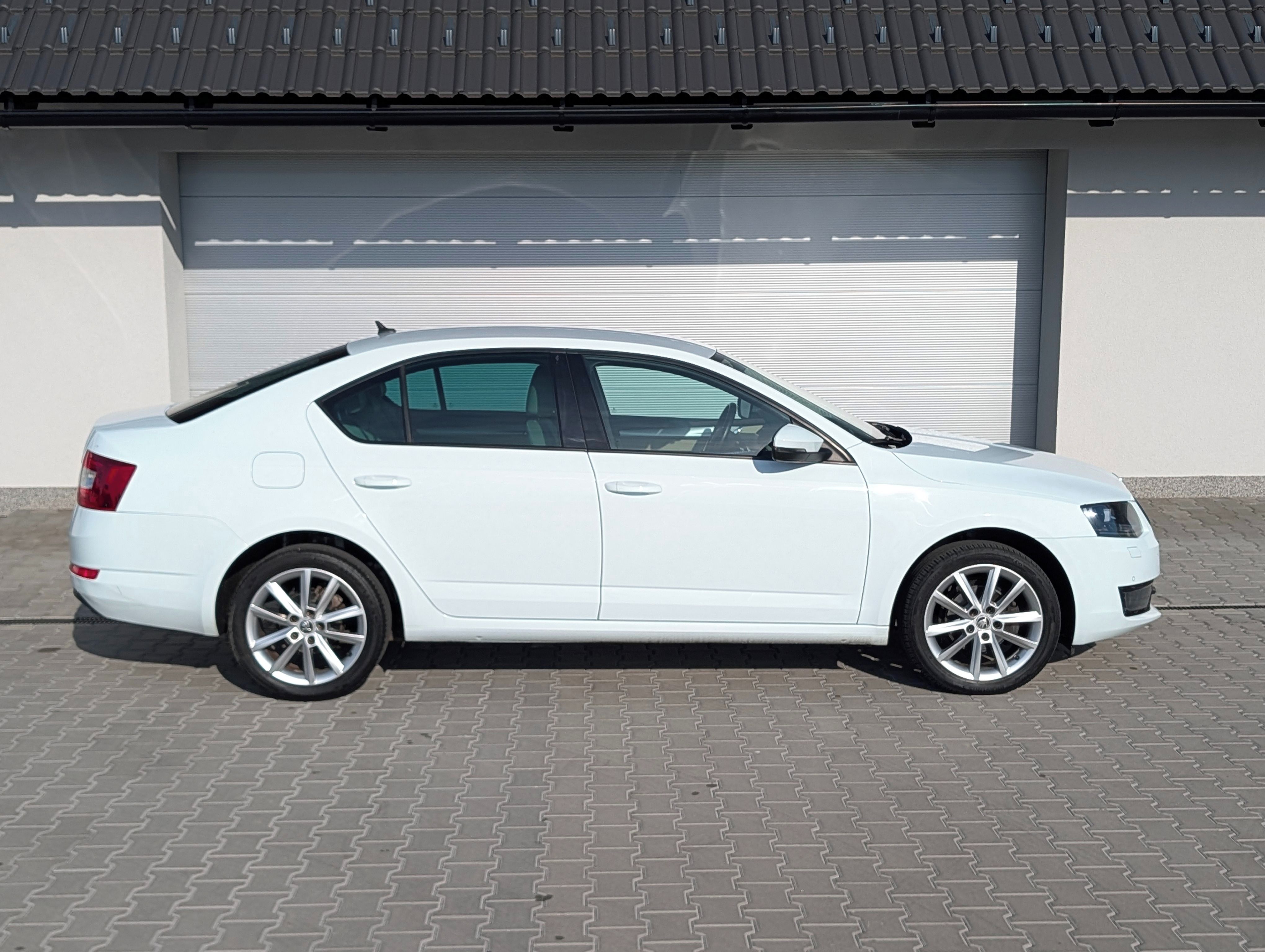 Škoda Octavia, 1.6 TDI, velmi pěkný stav - fotka 4