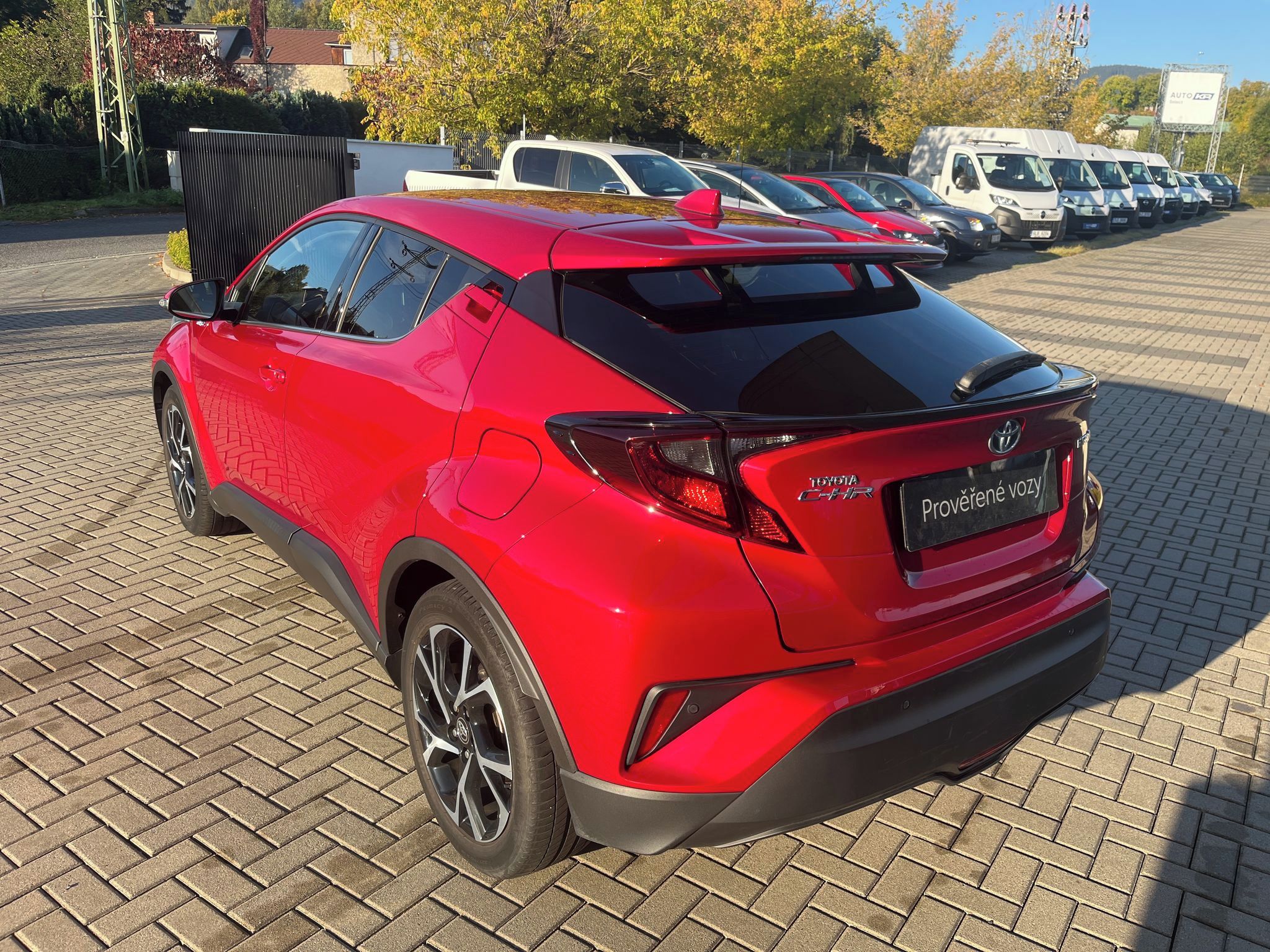 Toyota C-HR, 1.8 Hybrid e-CVT Style - fotka 4