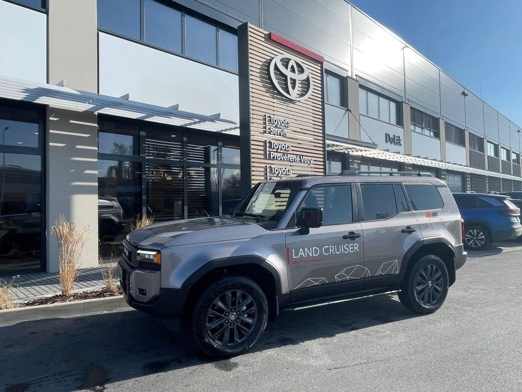 Toyota Land Cruiser, 2.8D 8AT 4x4 Executive Skyview