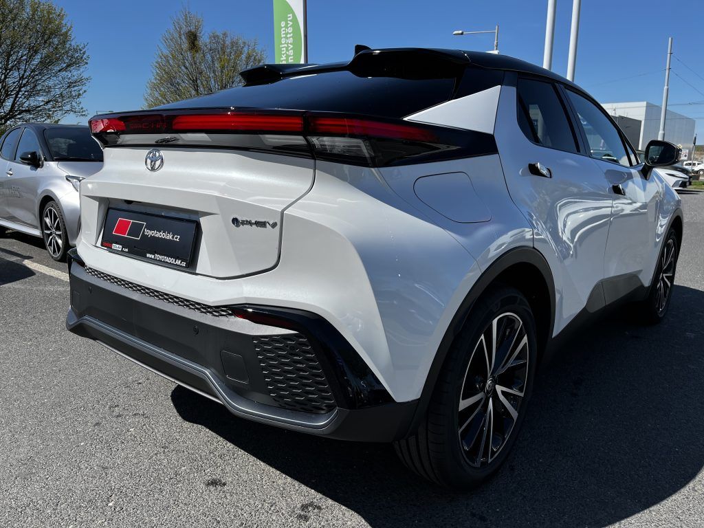 Toyota C-HR, 2.0 Plug-in Hybrid Executive - fotka 4