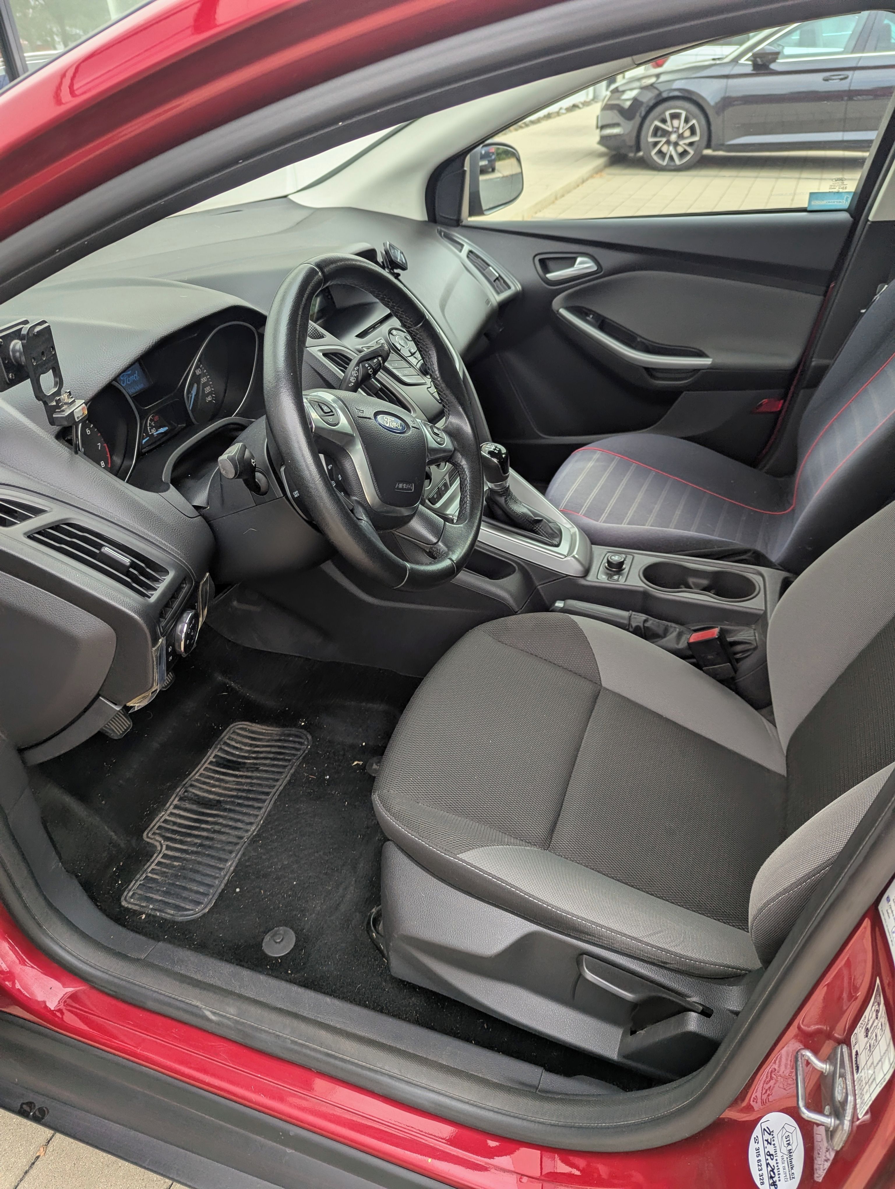 Ford Focus, 1.6 Ti-VCT (92 kW), nová STK - fotka 5
