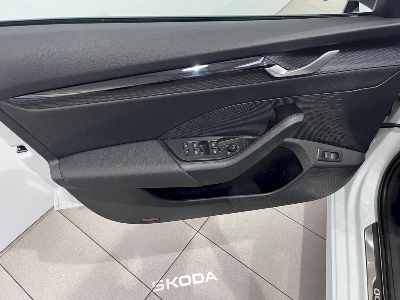 Škoda Octavia, 2.0 TDI 110 kW A7F SportLine - fotka 6