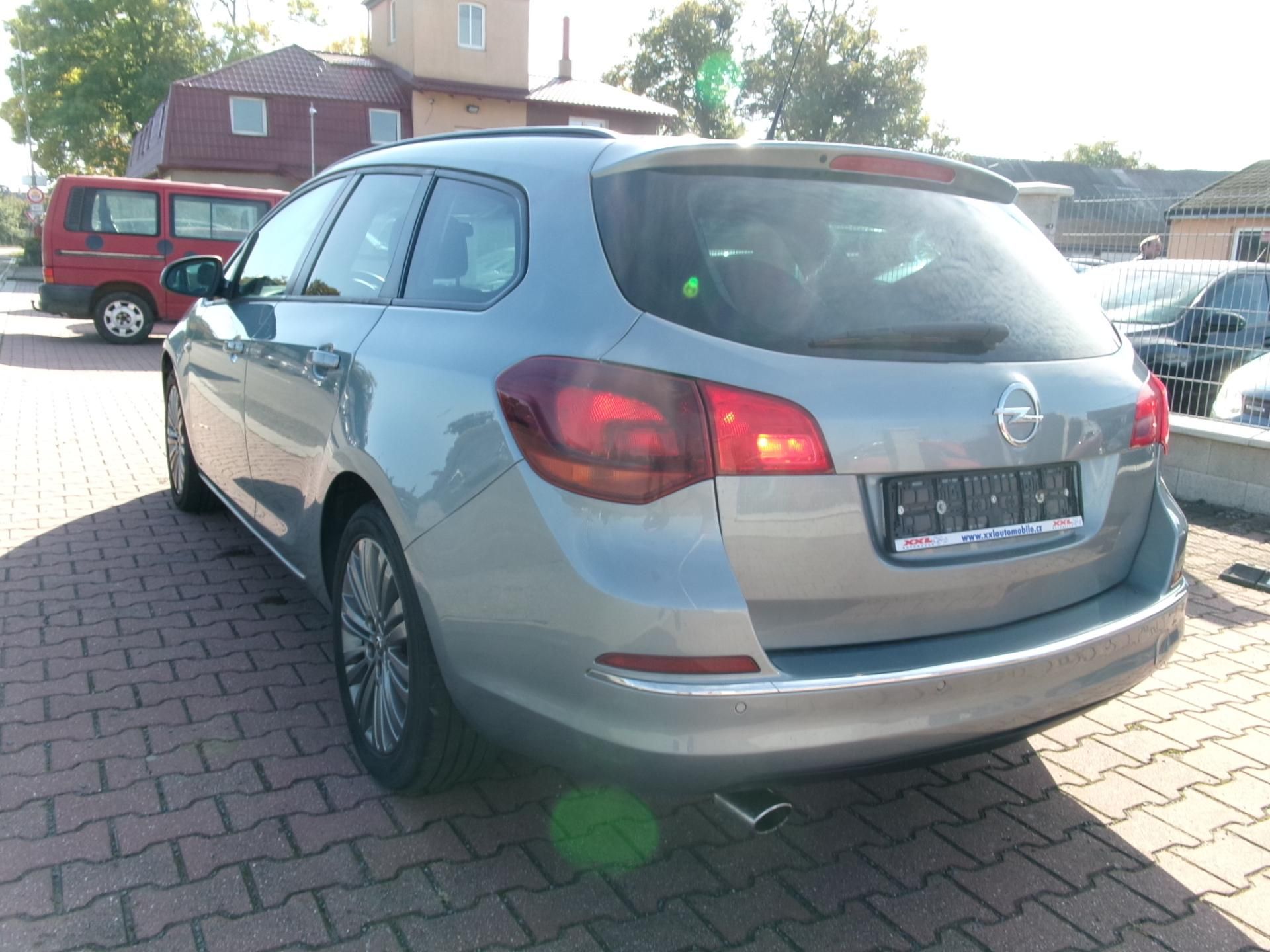 Opel Astra, 1,4T KLIMA VÝHŘEV BT TEMP - fotka 6