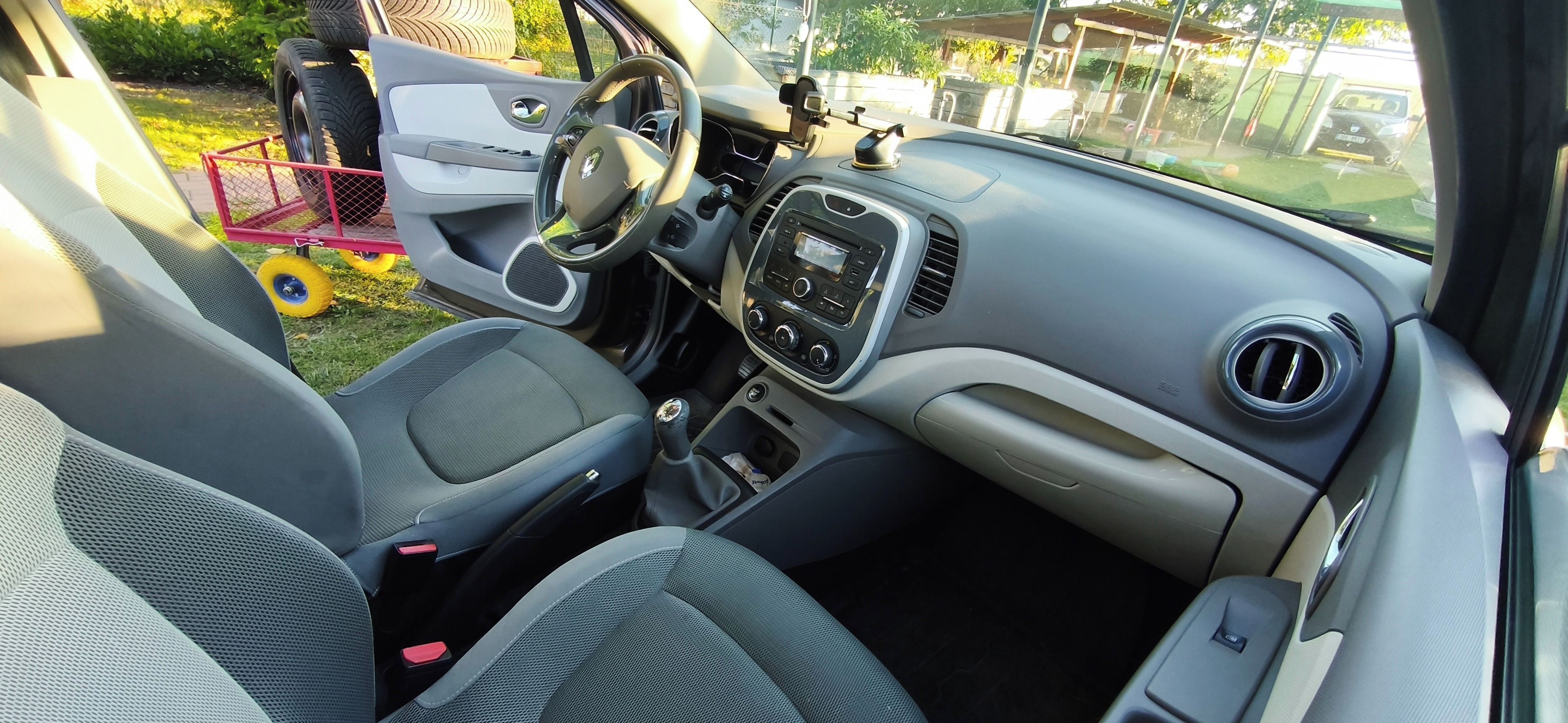 Renault Captur, 0.9 serviska - fotka 4