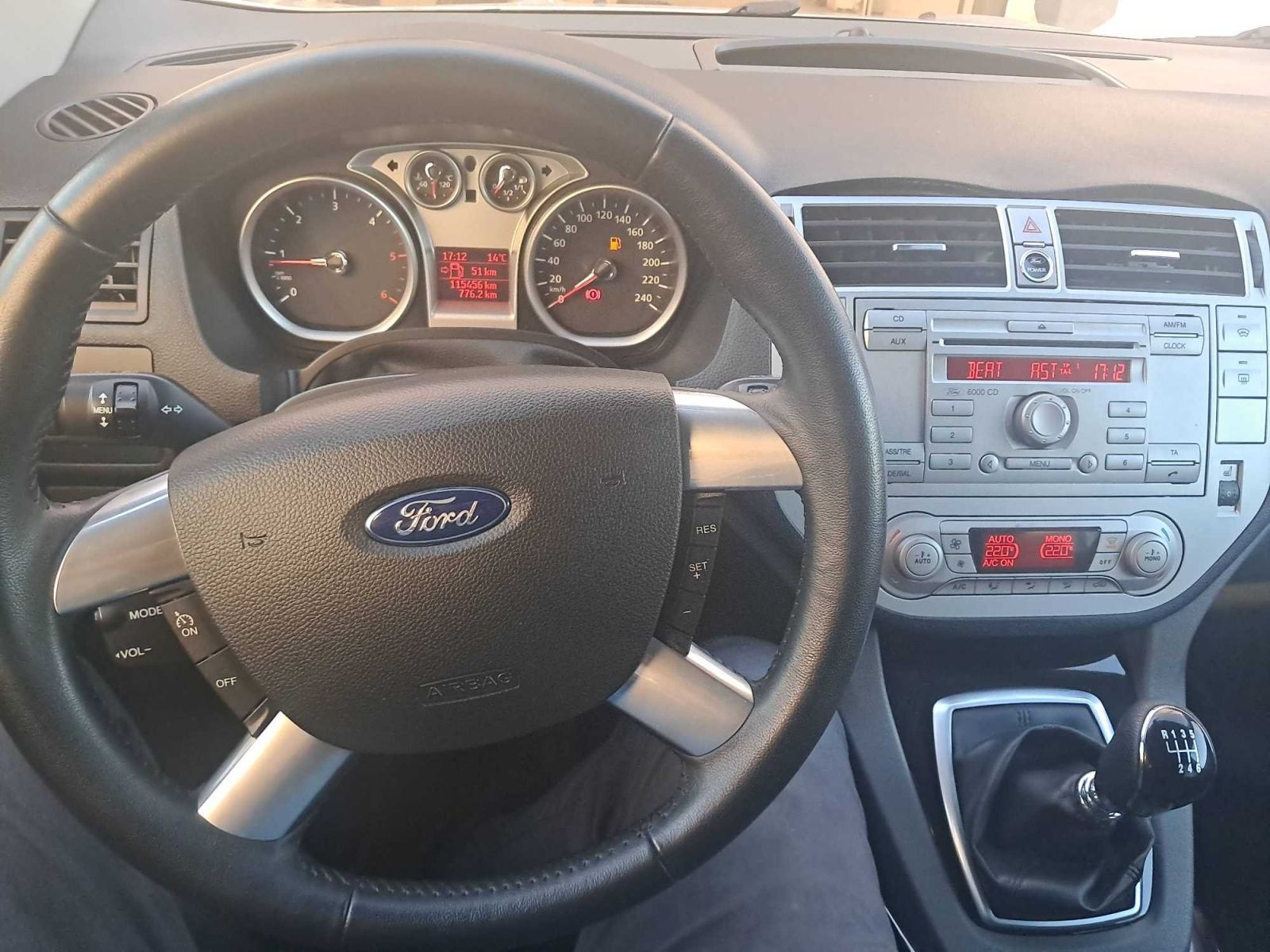 Ford Kuga, 2.0 TDCi, 4X4, Kožené sedačky - fotka 3
