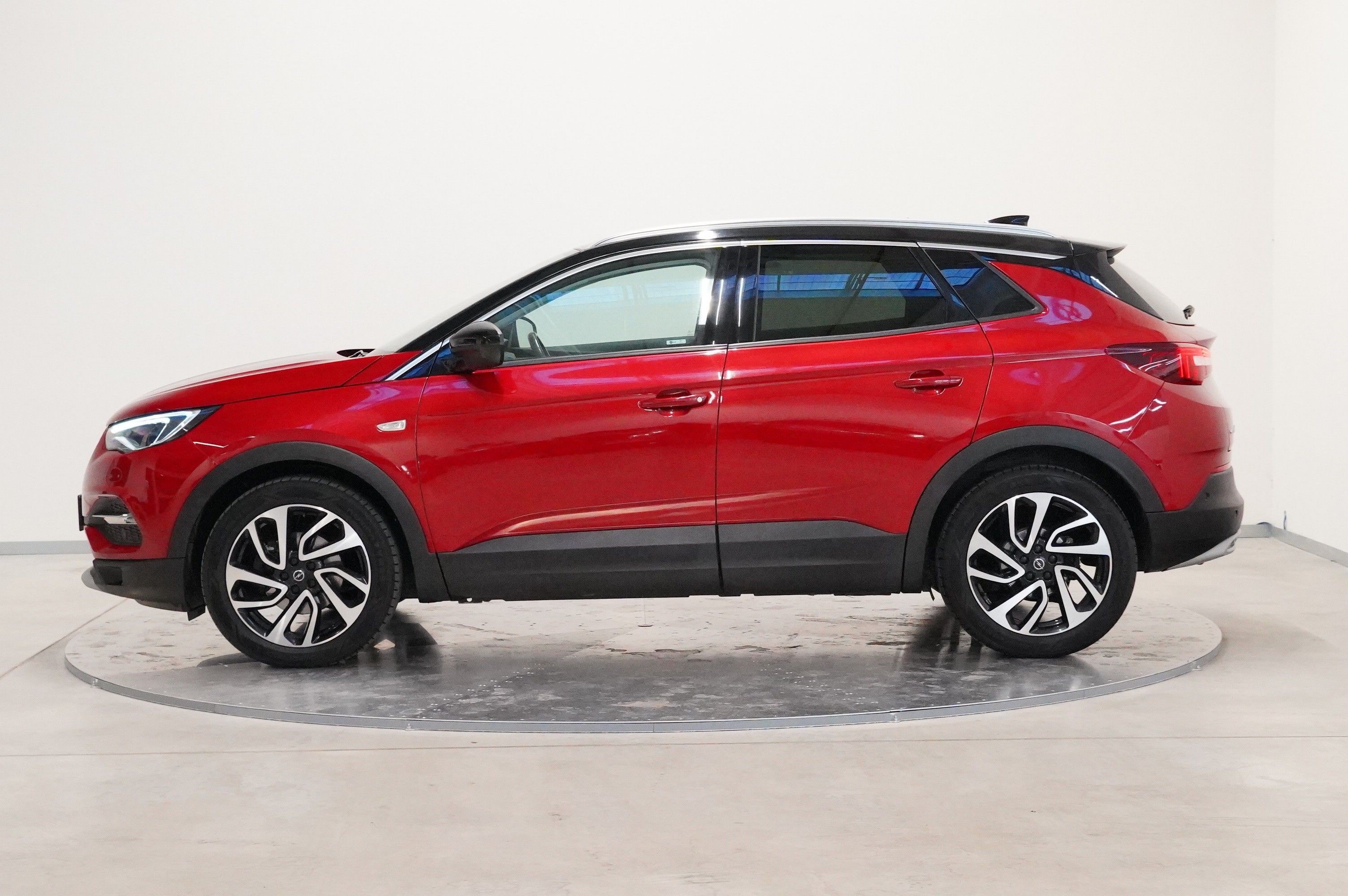 Opel Grandland X, 1.6 CDTI 88 kW - fotka 3