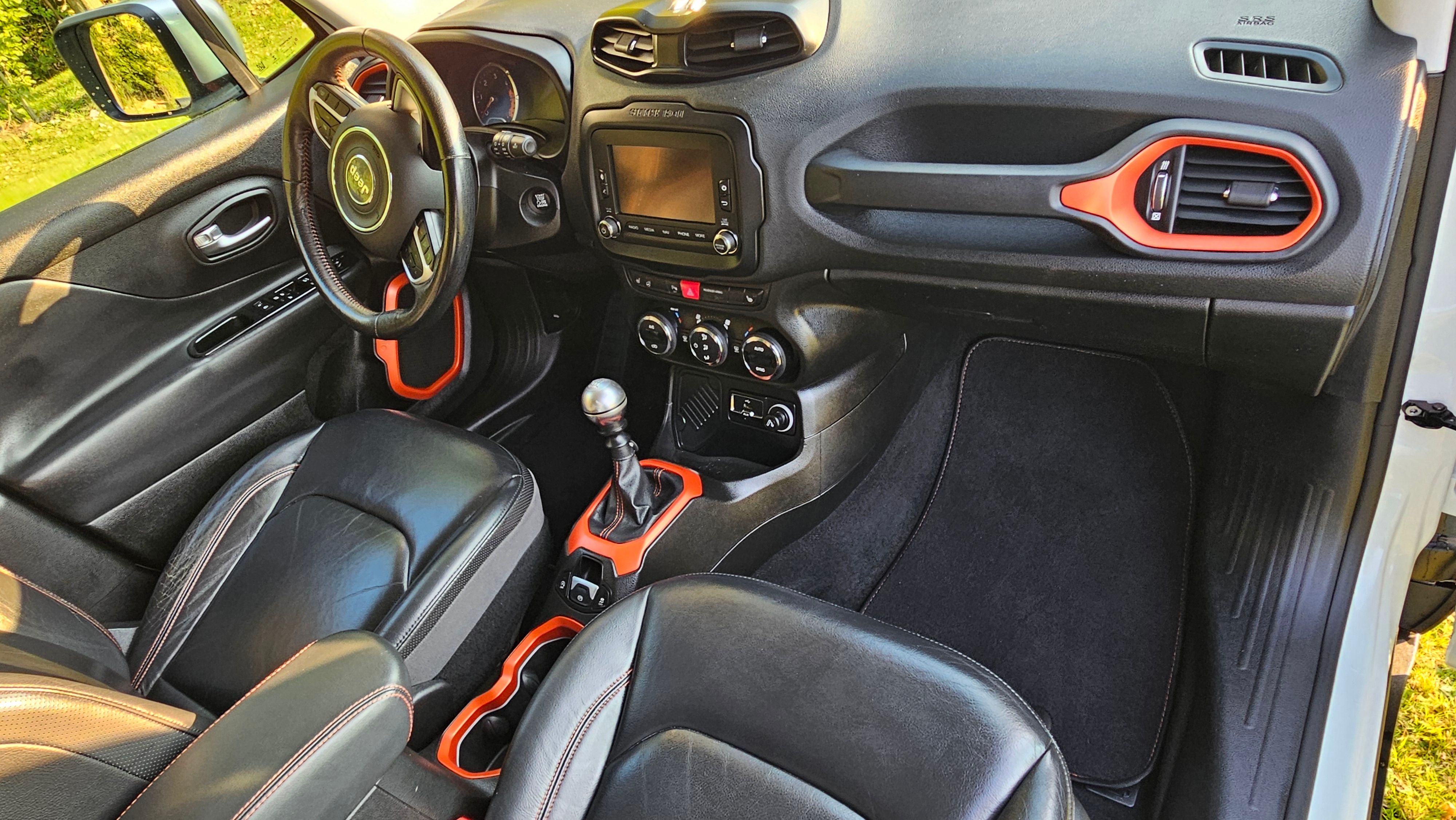 Jeep Renegade, Limited 1.6 MultiJet 88 kW - fotka 4