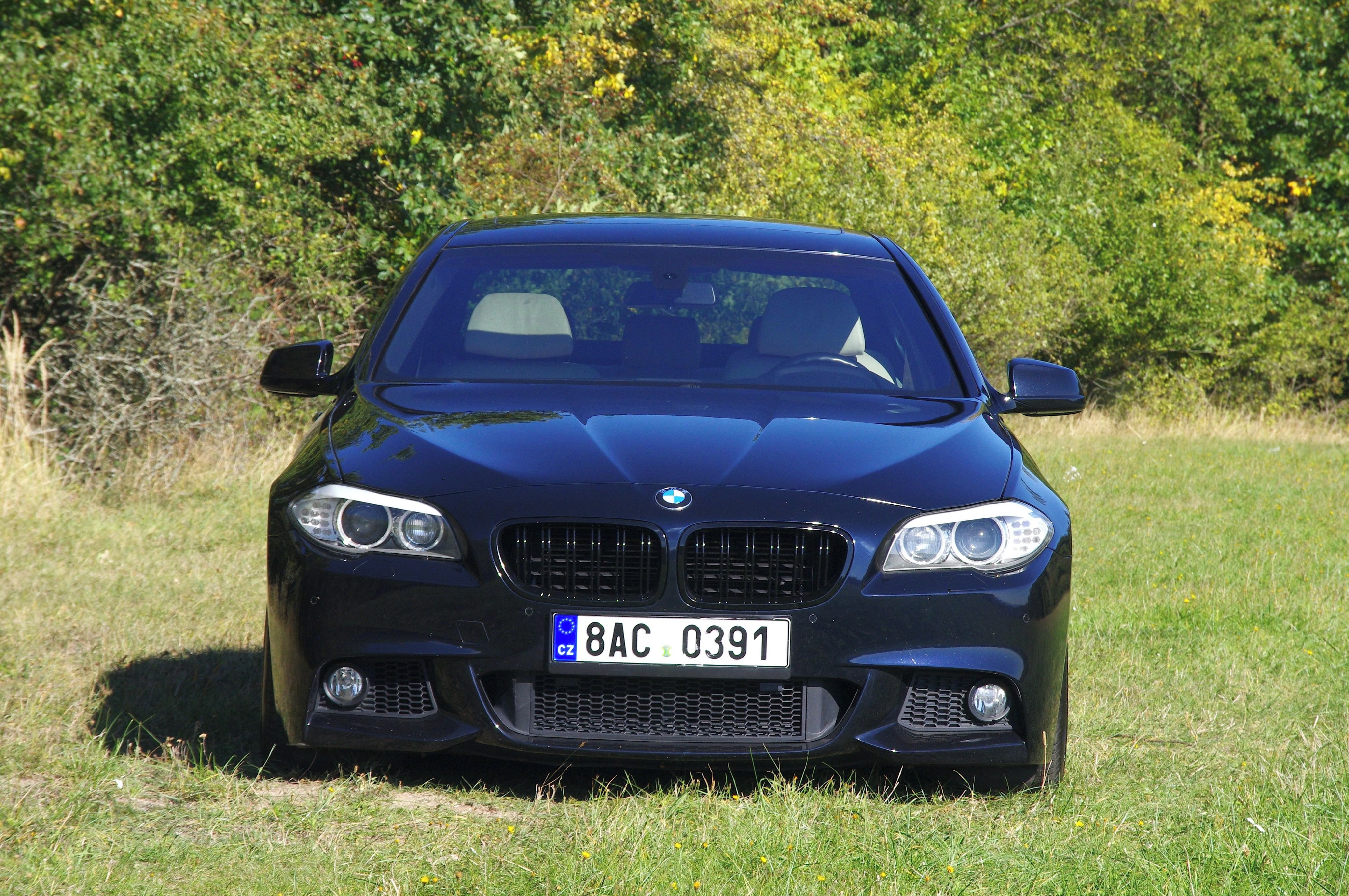 BMW Řada 5, 550i XDRIVE, automat 2.majitel - fotka 4