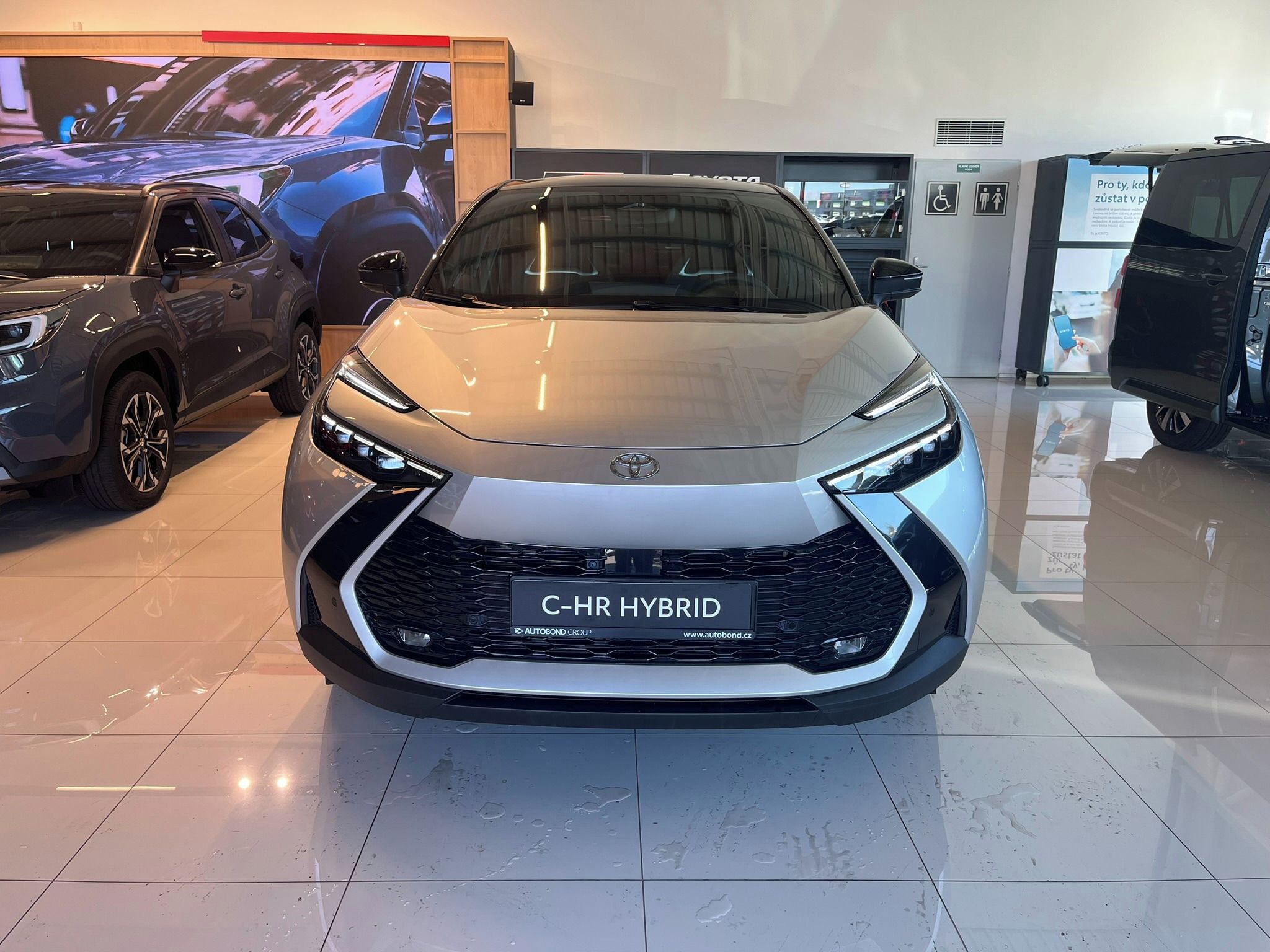 Toyota C-HR, 2.0 PHEV Tokyo Edition - fotka 3
