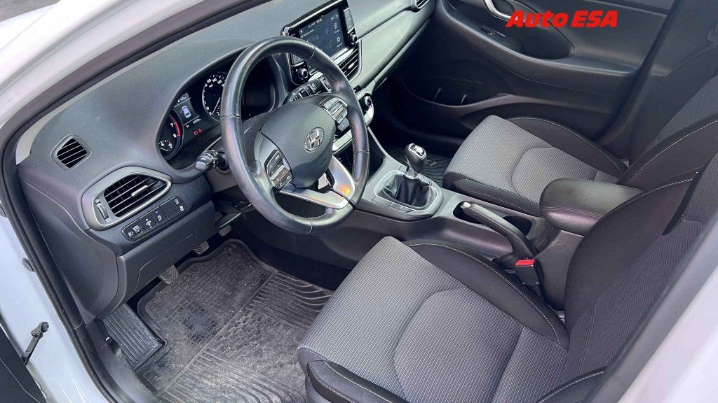 Hyundai i30, 1.5DPi,ČR,servis.kniha - fotka 3