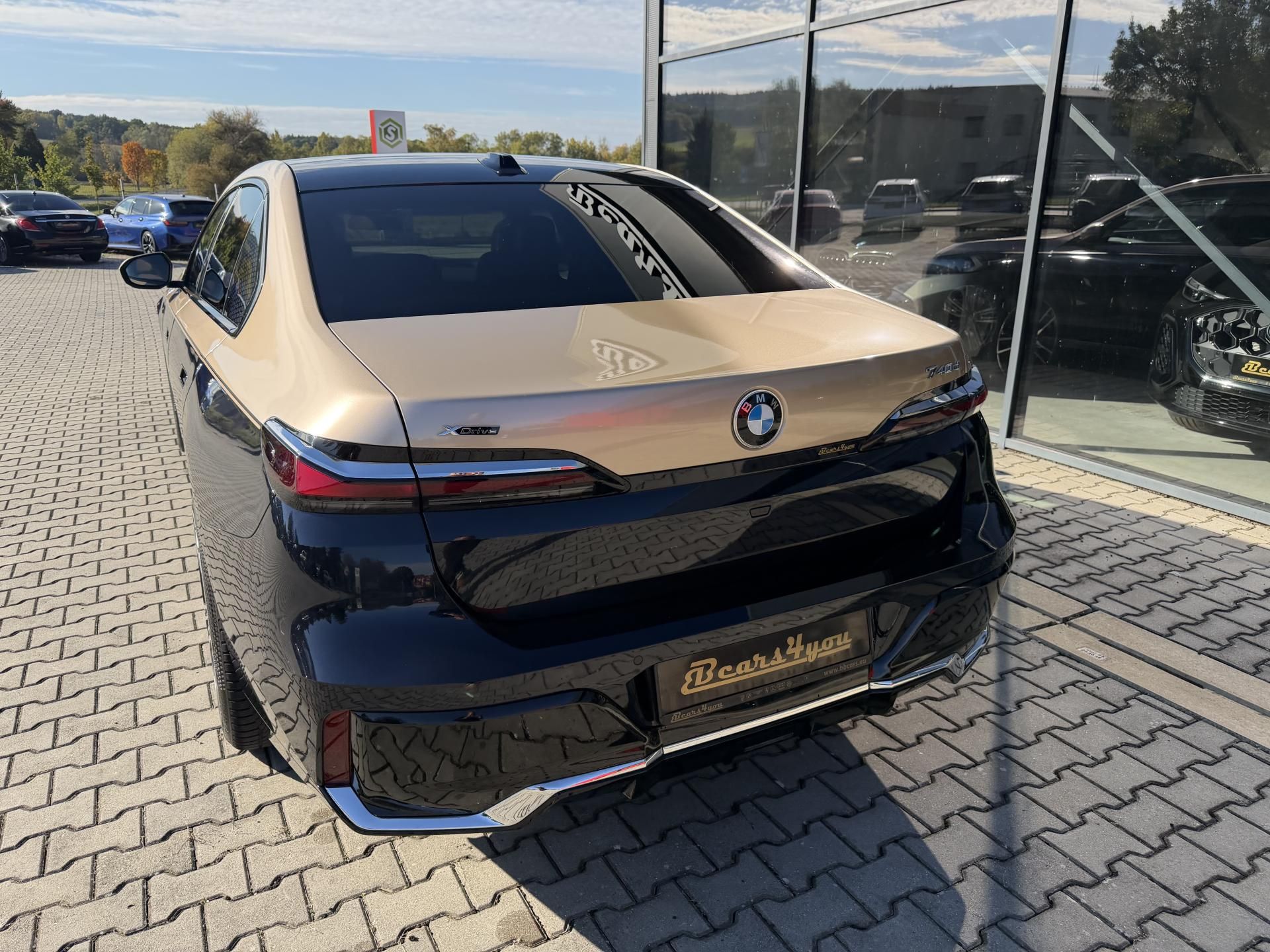 BMW Řada 7, 40XD 220kW M-PAKET INDIVIDUAL! - fotka 6