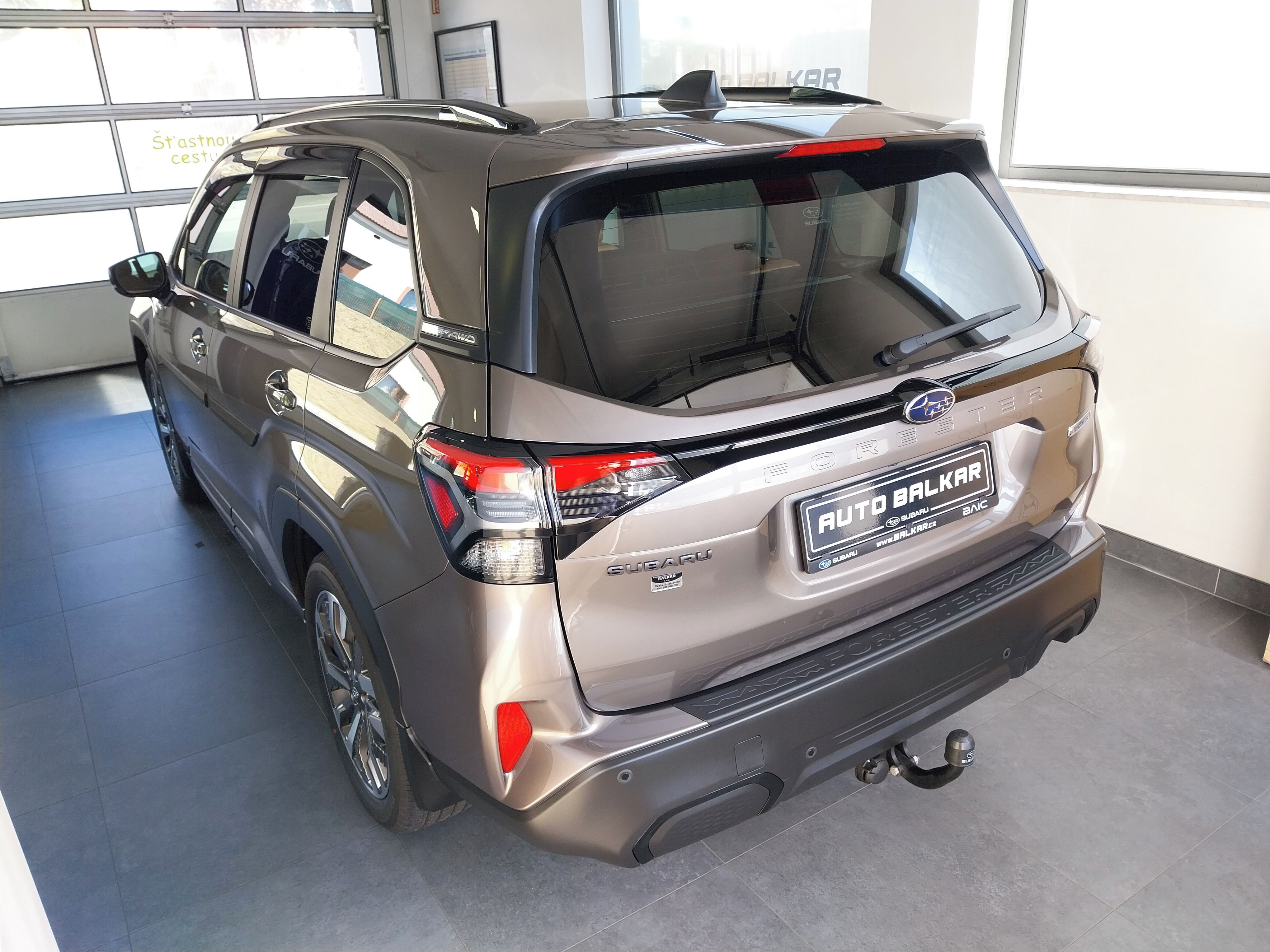 Subaru Forester, 2.0i MHEV Touring, Hnědá kůže - fotka 5