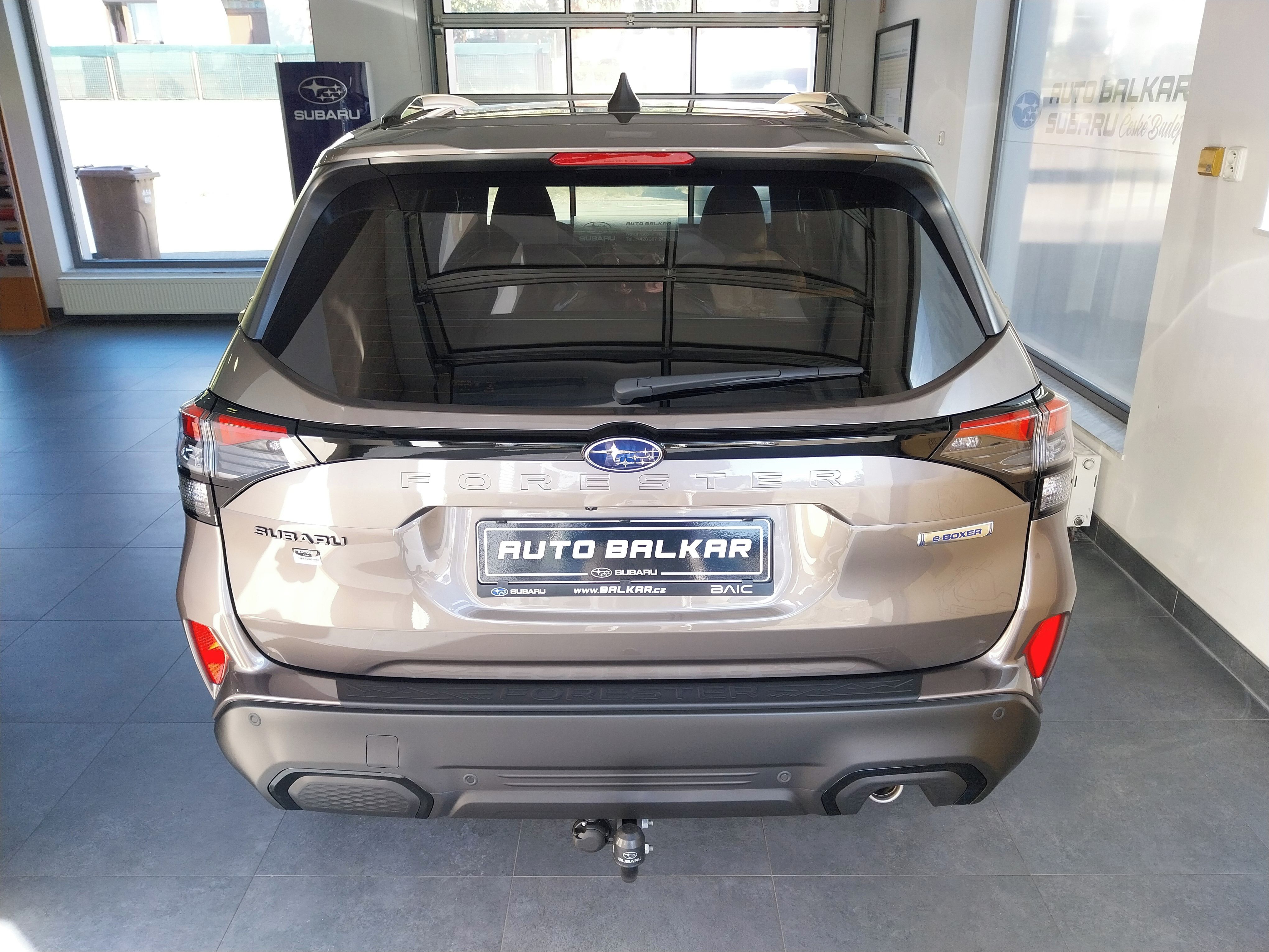 Subaru Forester, 2.0i MHEV Touring, Hnědá kůže - fotka 6