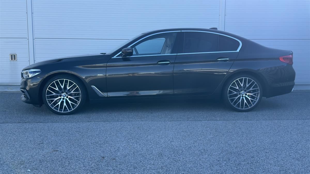BMW Řada 5, 540xi LuxuryLine ČR 1.majitel - fotka 3