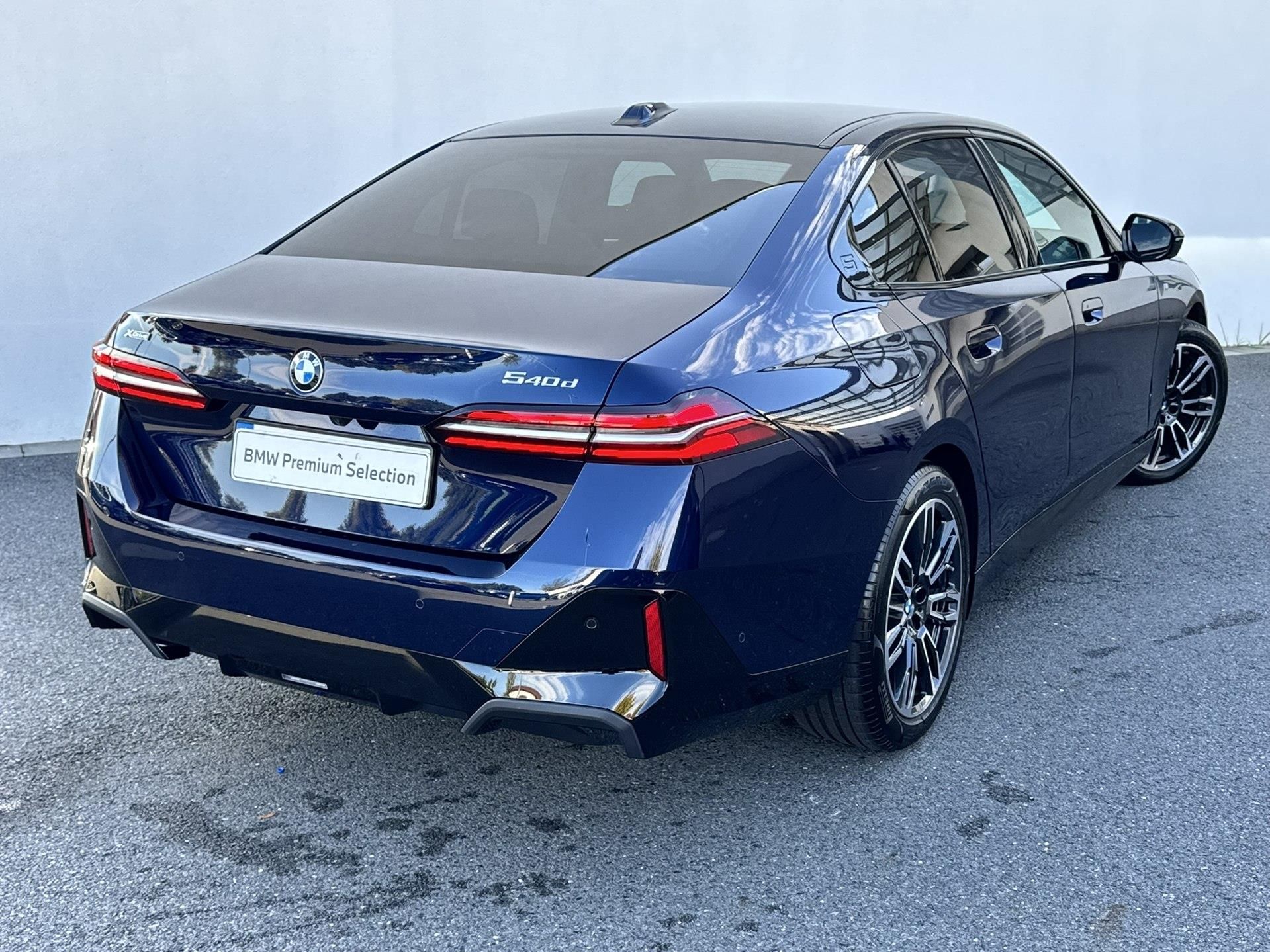 BMW Řada 5, 540d xDrive Sedan Mpaket - fotka 2