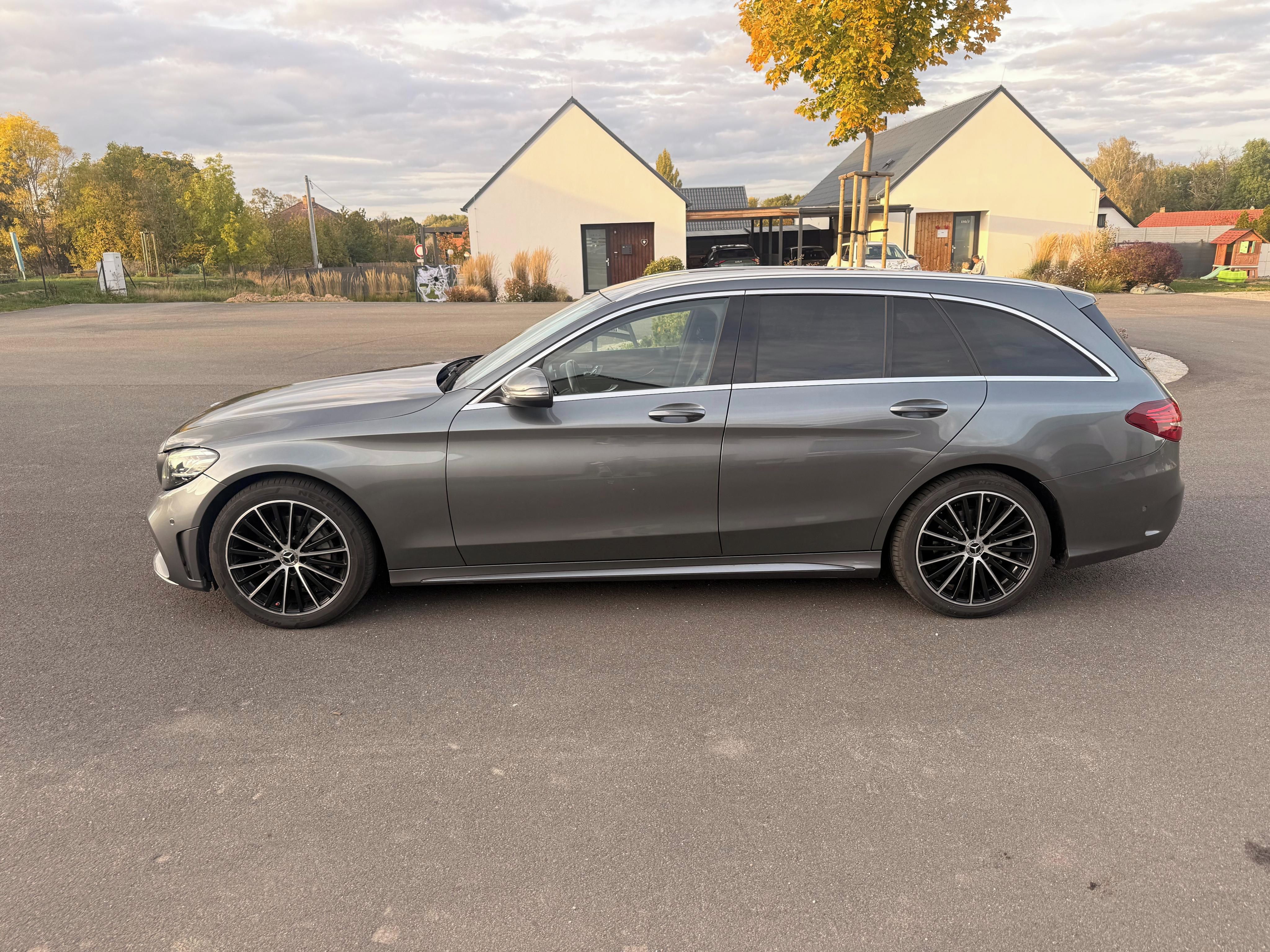 Mercedes-Benz Třídy C, 220D 4MATIC - fotka 2