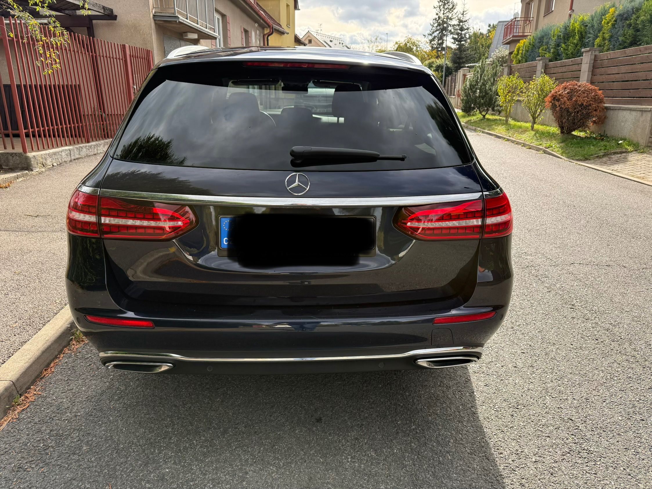 Mercedes-Benz Třídy E, Mercedes-Benz E 220 d 4MATIC - fotka 5