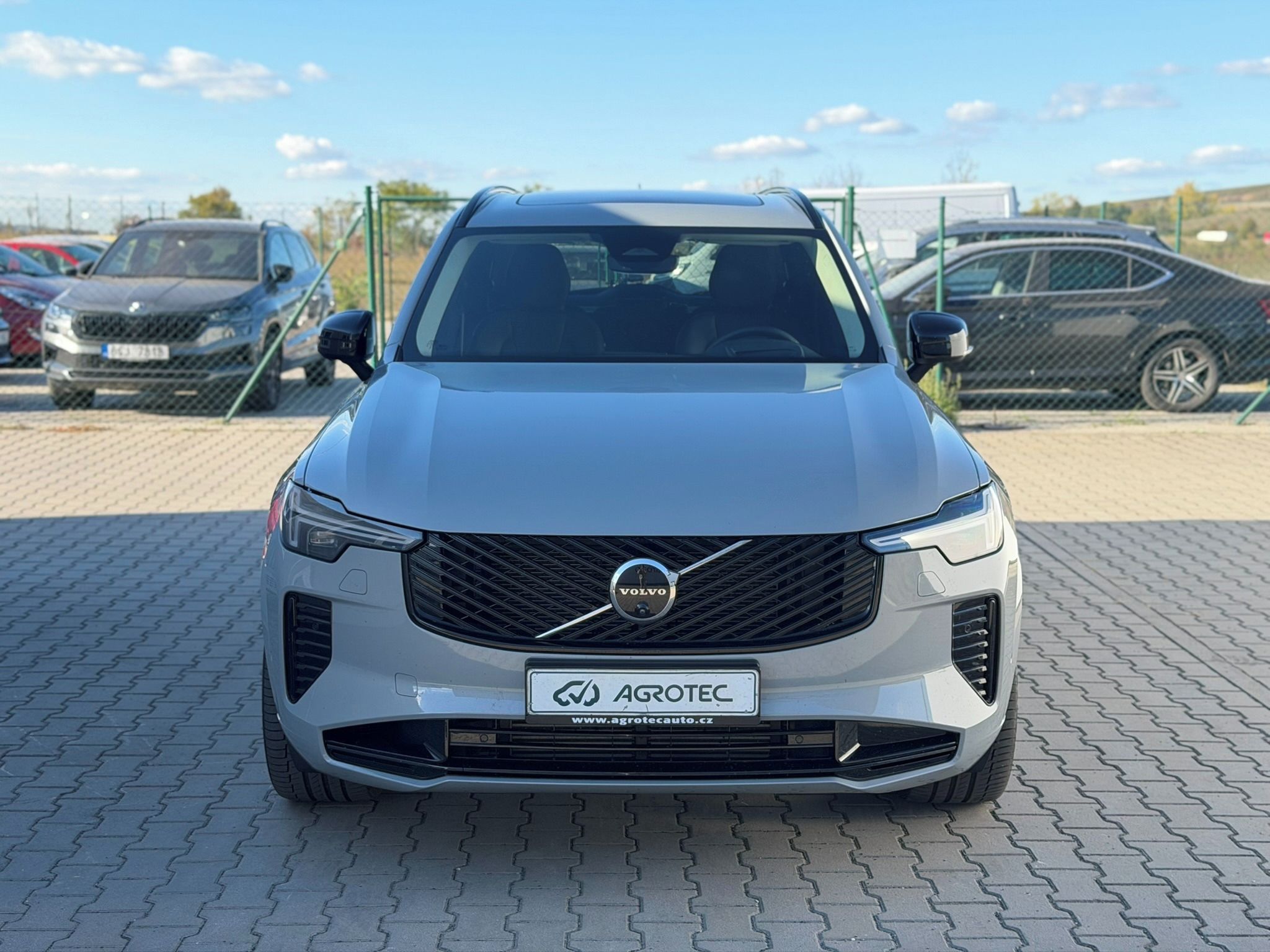 Volvo XC90, 2.0 PHEV 335 kW T8 Ultra Dark - fotka 2