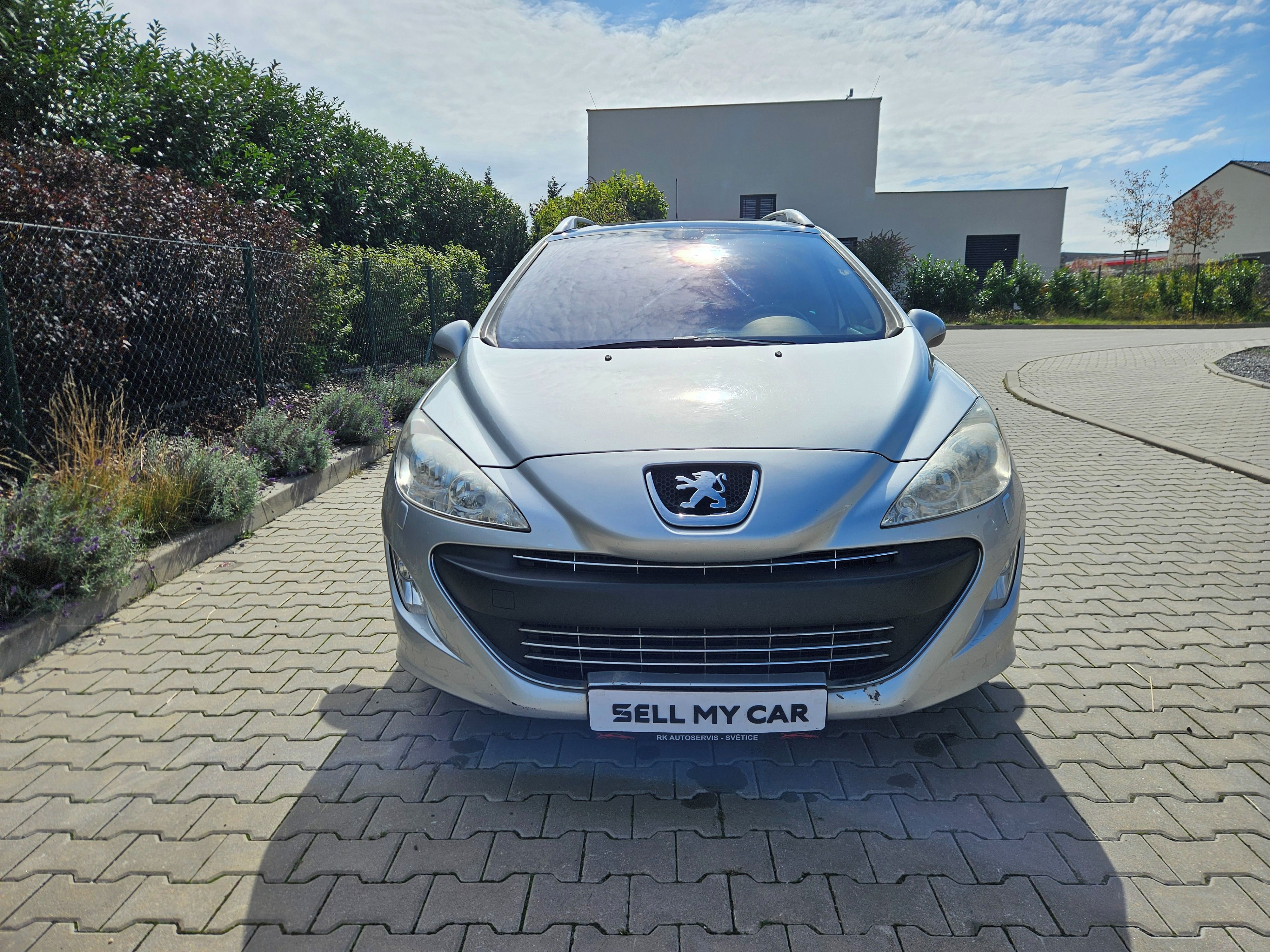 Peugeot 308, 1,6/68kW ČR 7.míst Pano Tažné - fotka 2