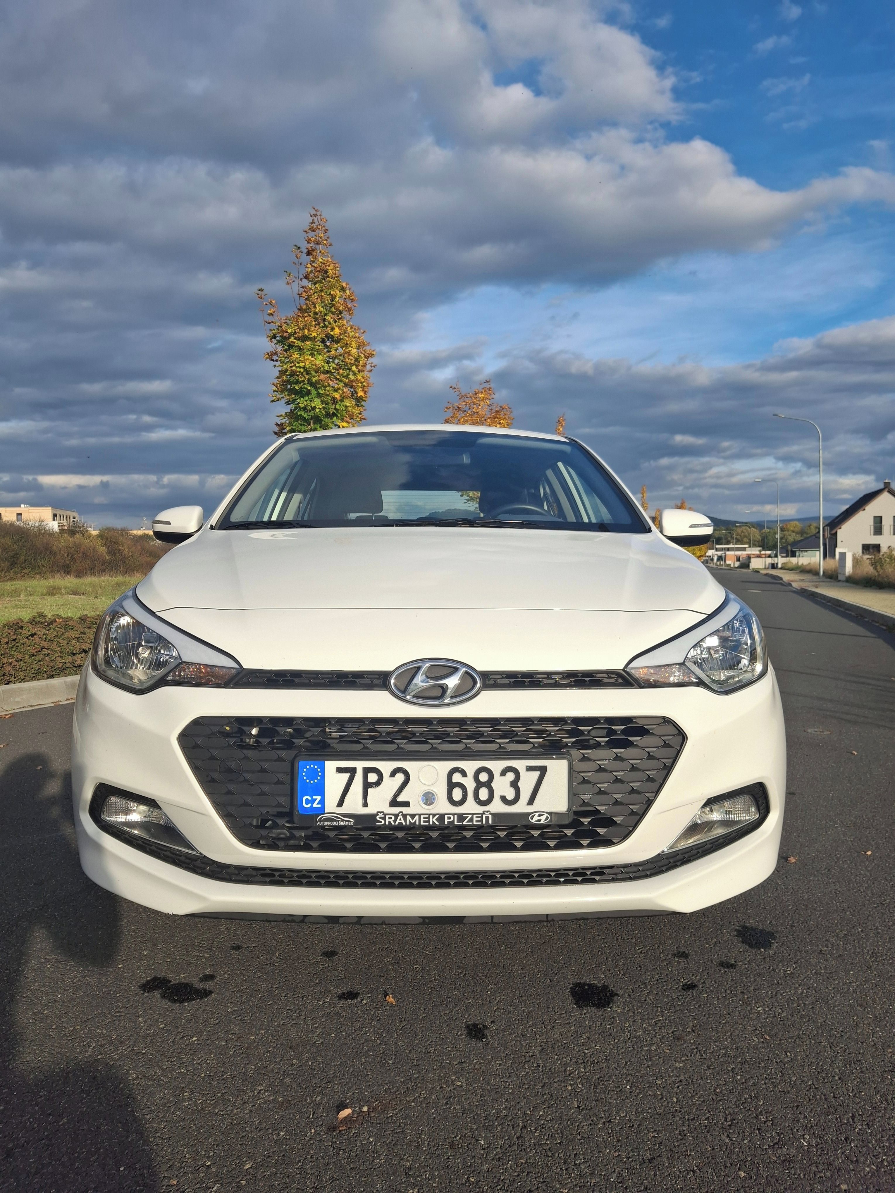 Hyundai i20, první majitel, nízký nájezd - fotka 2