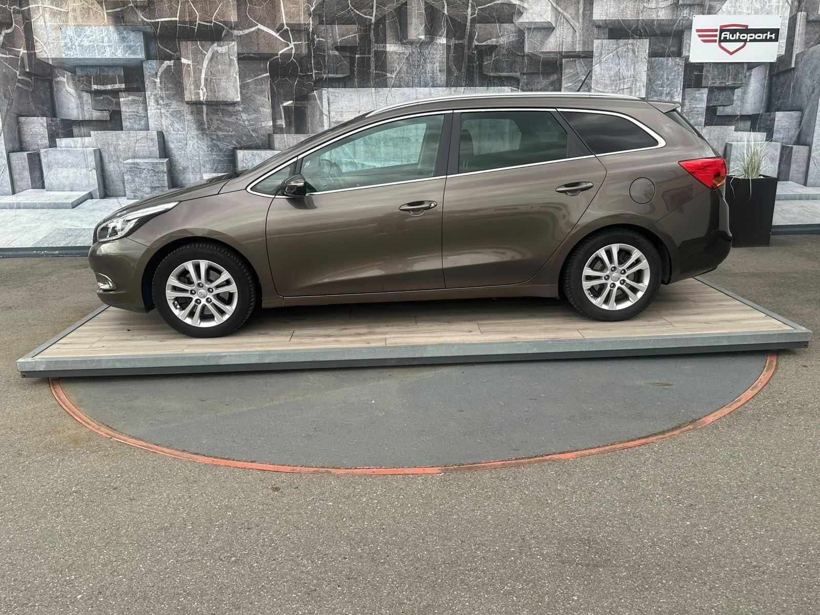Kia Cee´d, 1.4LPG, 73KW, EXCELLECE - fotka 4