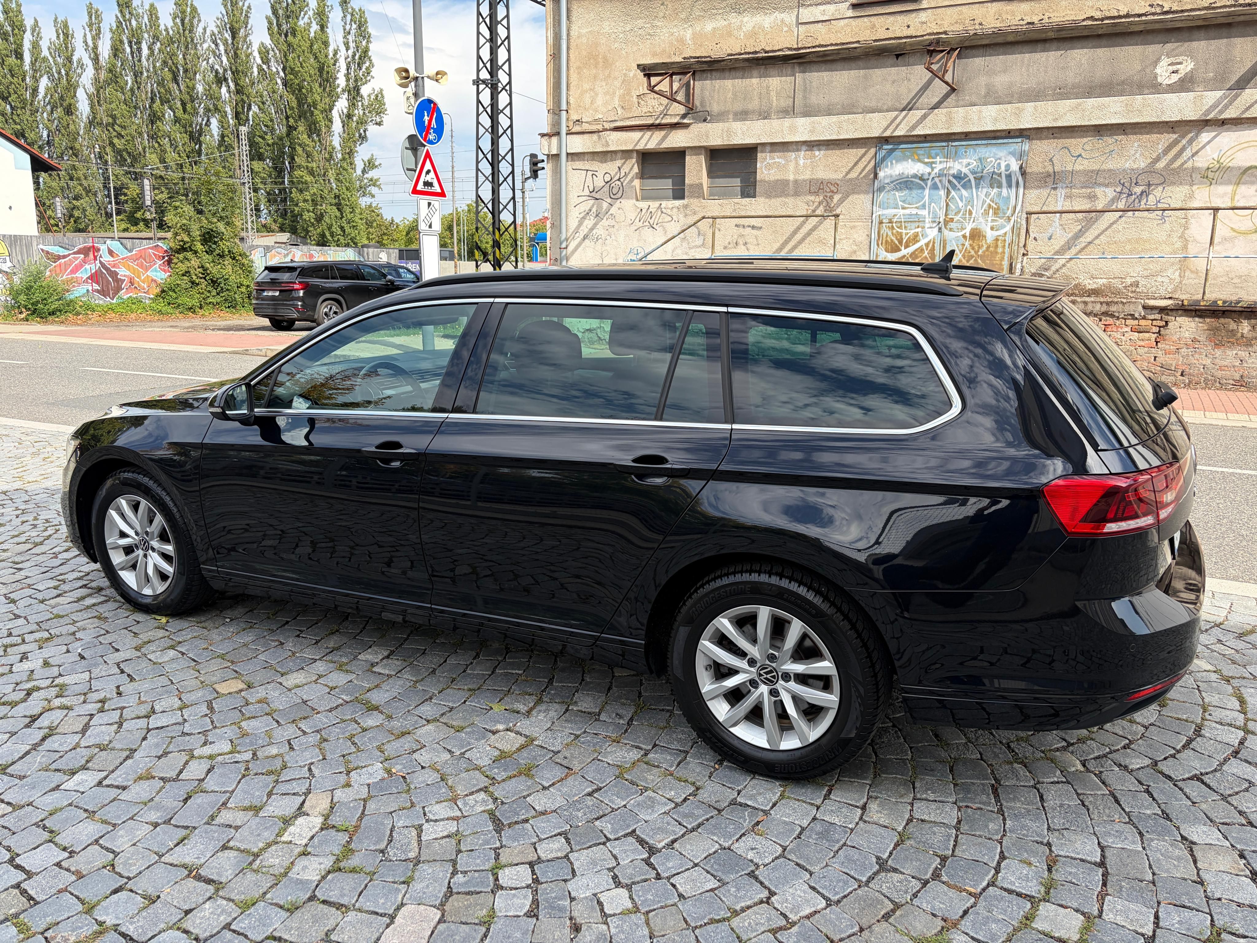 Volkswagen Passat, 2,0 TDI Business, 110 Kw - fotka 3