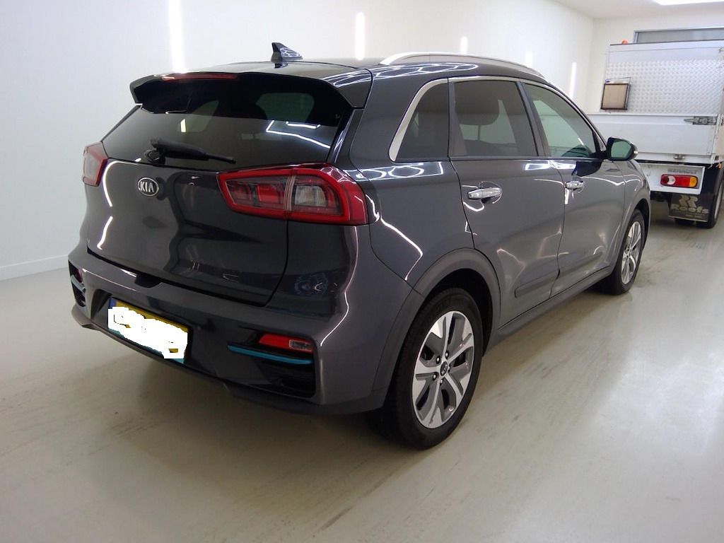 Kia Niro, 150kw  100% Executive Line - fotka 2
