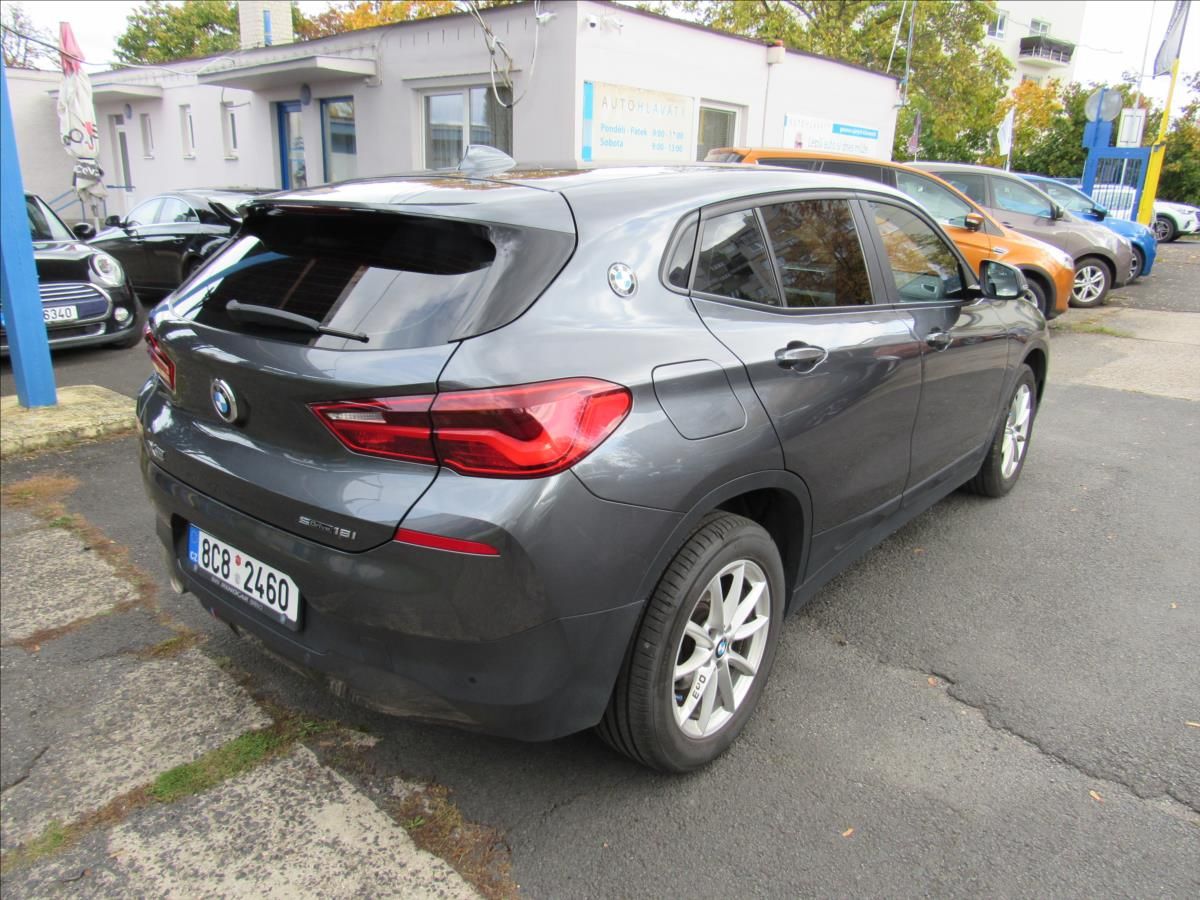 BMW X2, 1,5 T sDrive 18I 103kW - fotka 6
