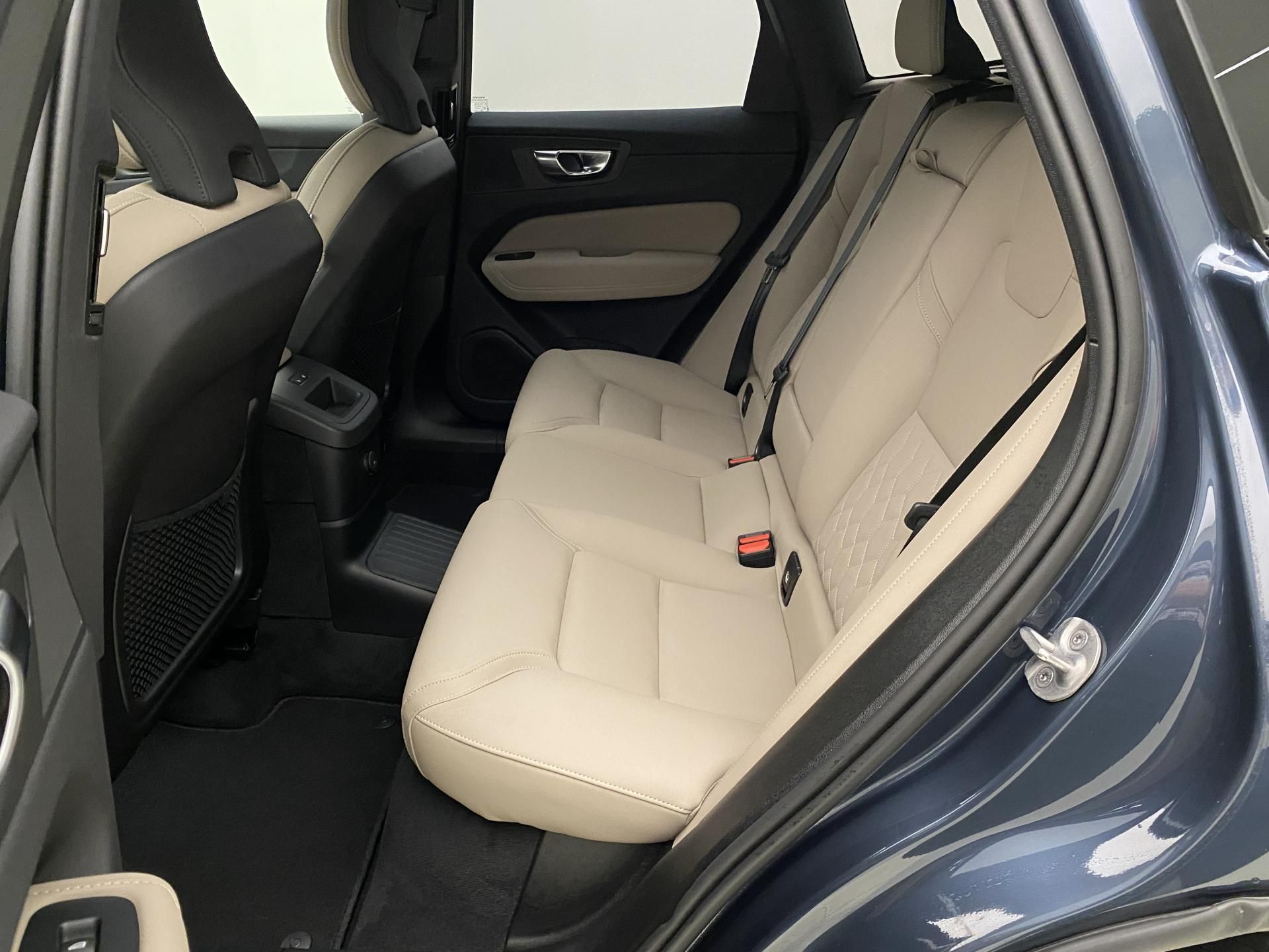 Volvo XC60, T6 AWD DARK PLUS AUT CZ - fotka 5
