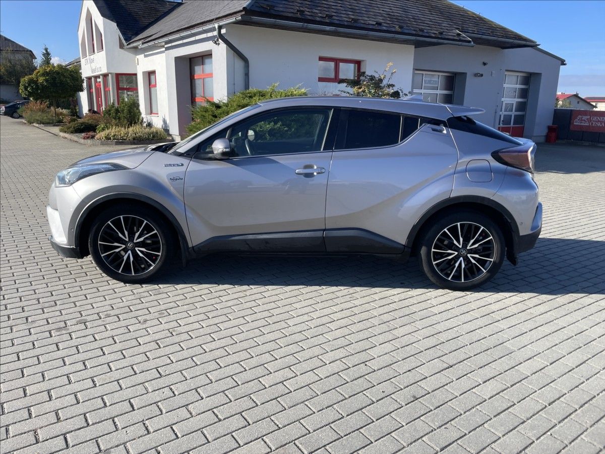Toyota C-HR, 1,8 i 72kw Hybrid e-CVT - fotka 2