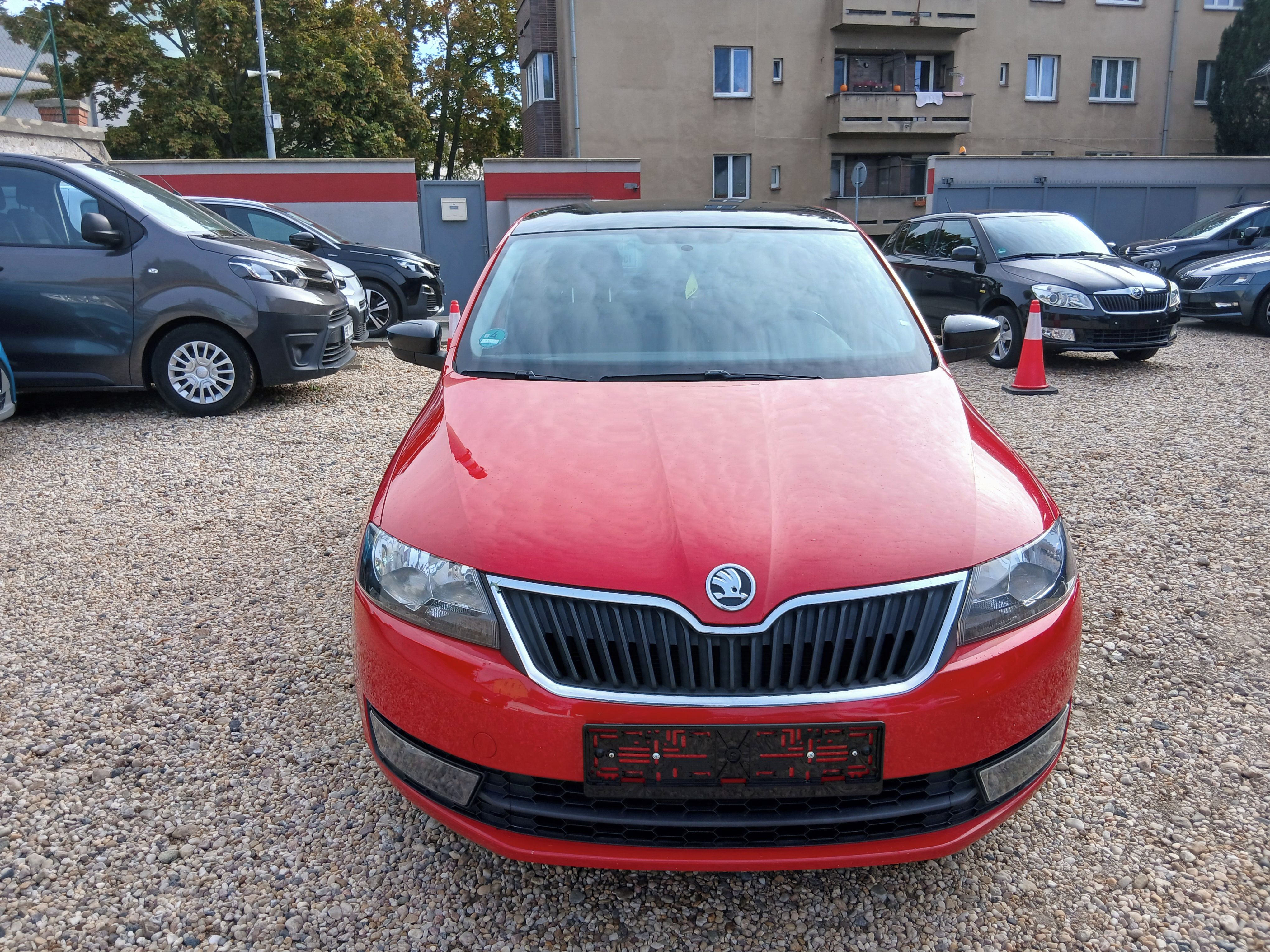 Škoda Rapid, 1.4TDi 66KW DSG Edition Panora - fotka 2