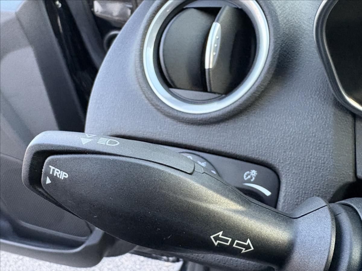 Ford Fiesta, 1,2 i 60kW CZ,5Dv,Klima,Výhřev - fotka 6