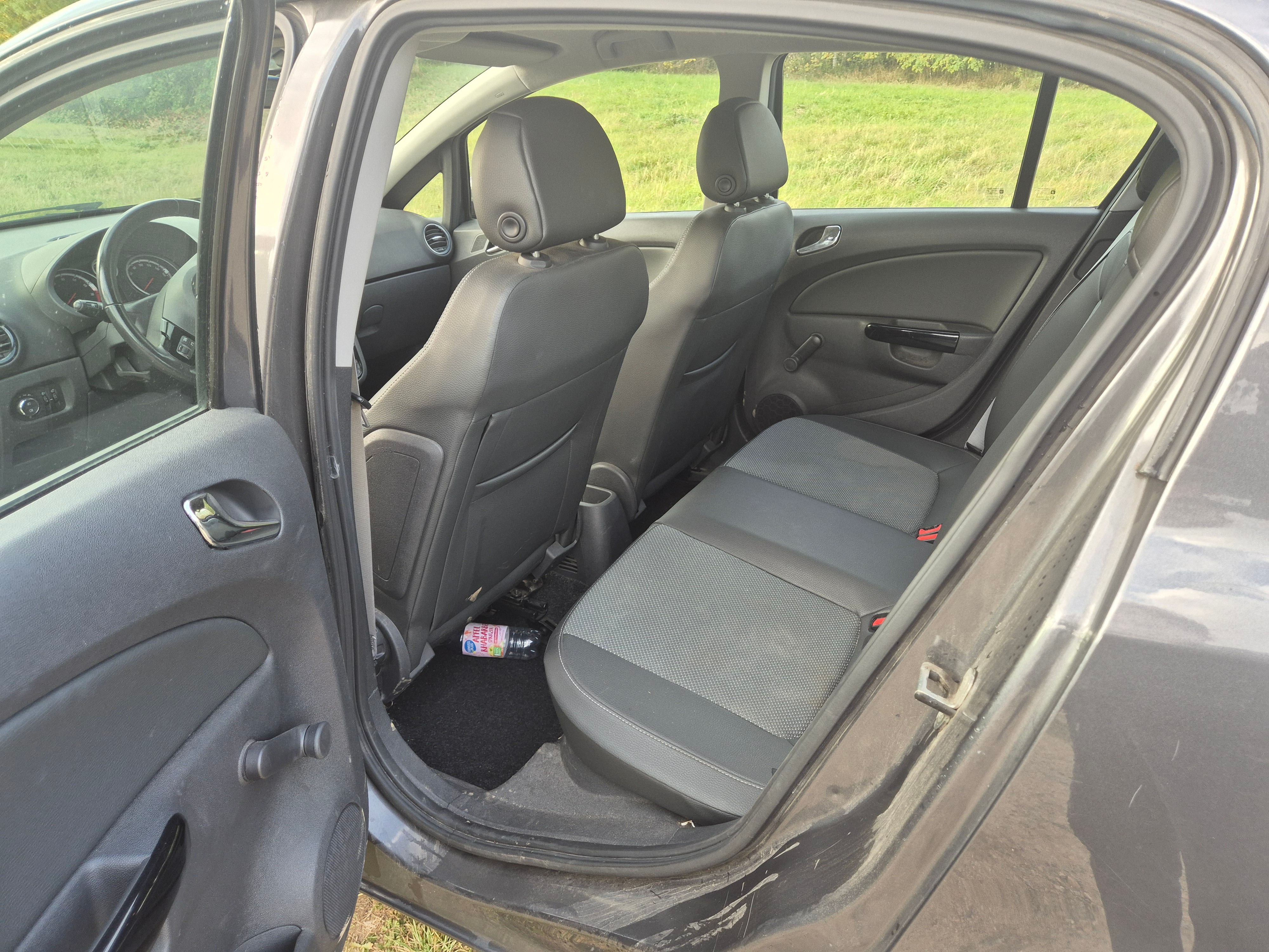 Opel Corsa, 1,4cm 74kw - fotka 6