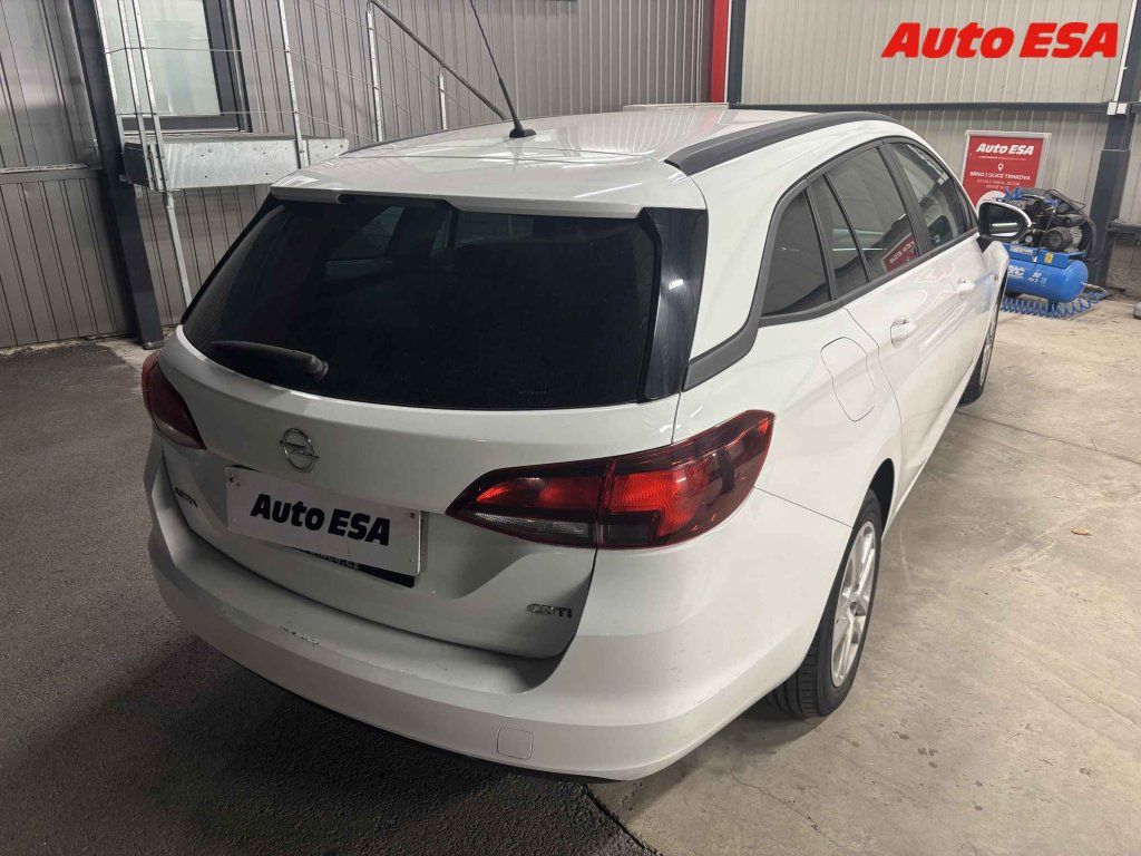 Opel Astra, 1.6 cdti Sports Tourer - fotka 2