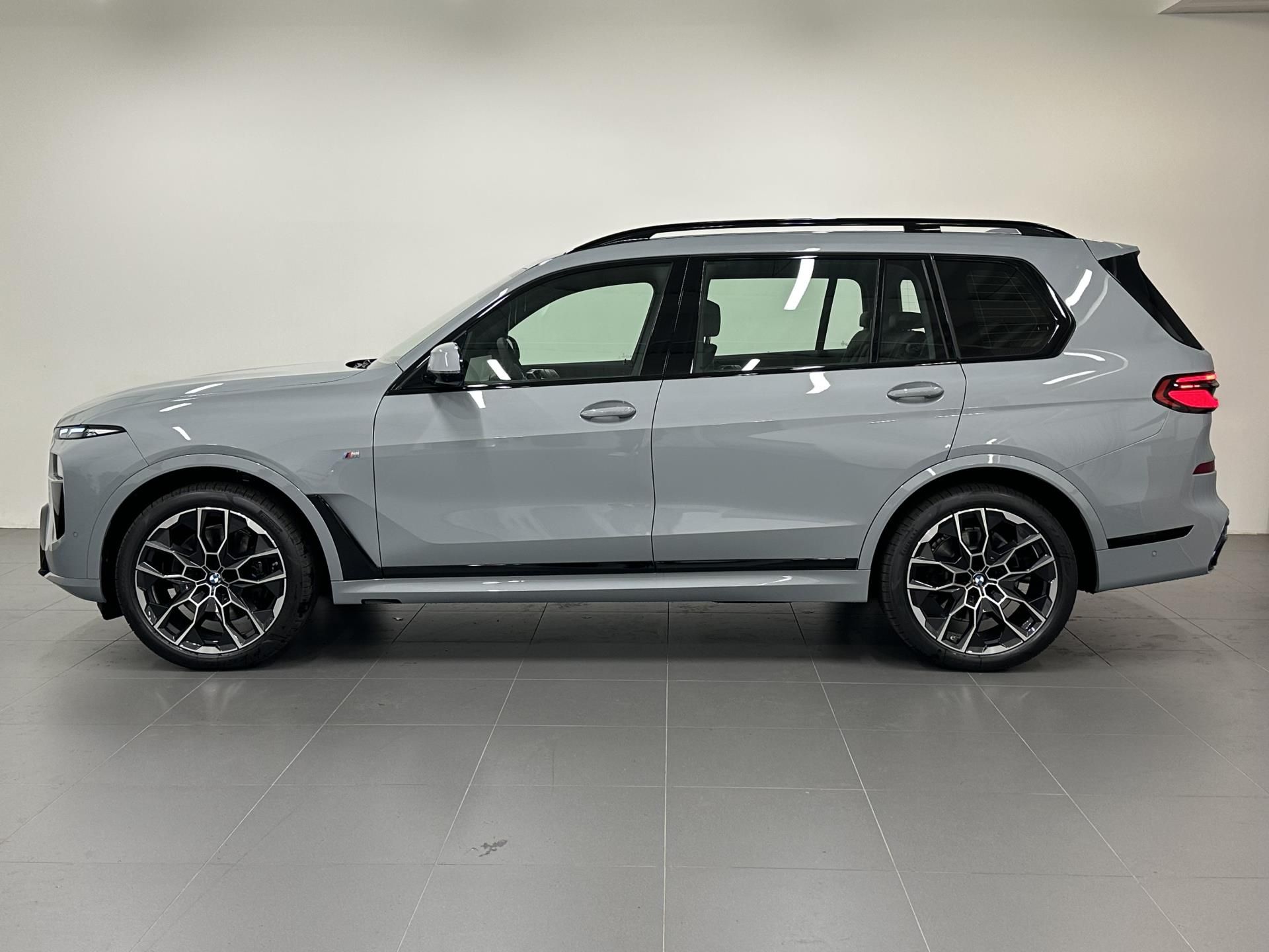 BMW X7, X7 xDrive40d - fotka 2
