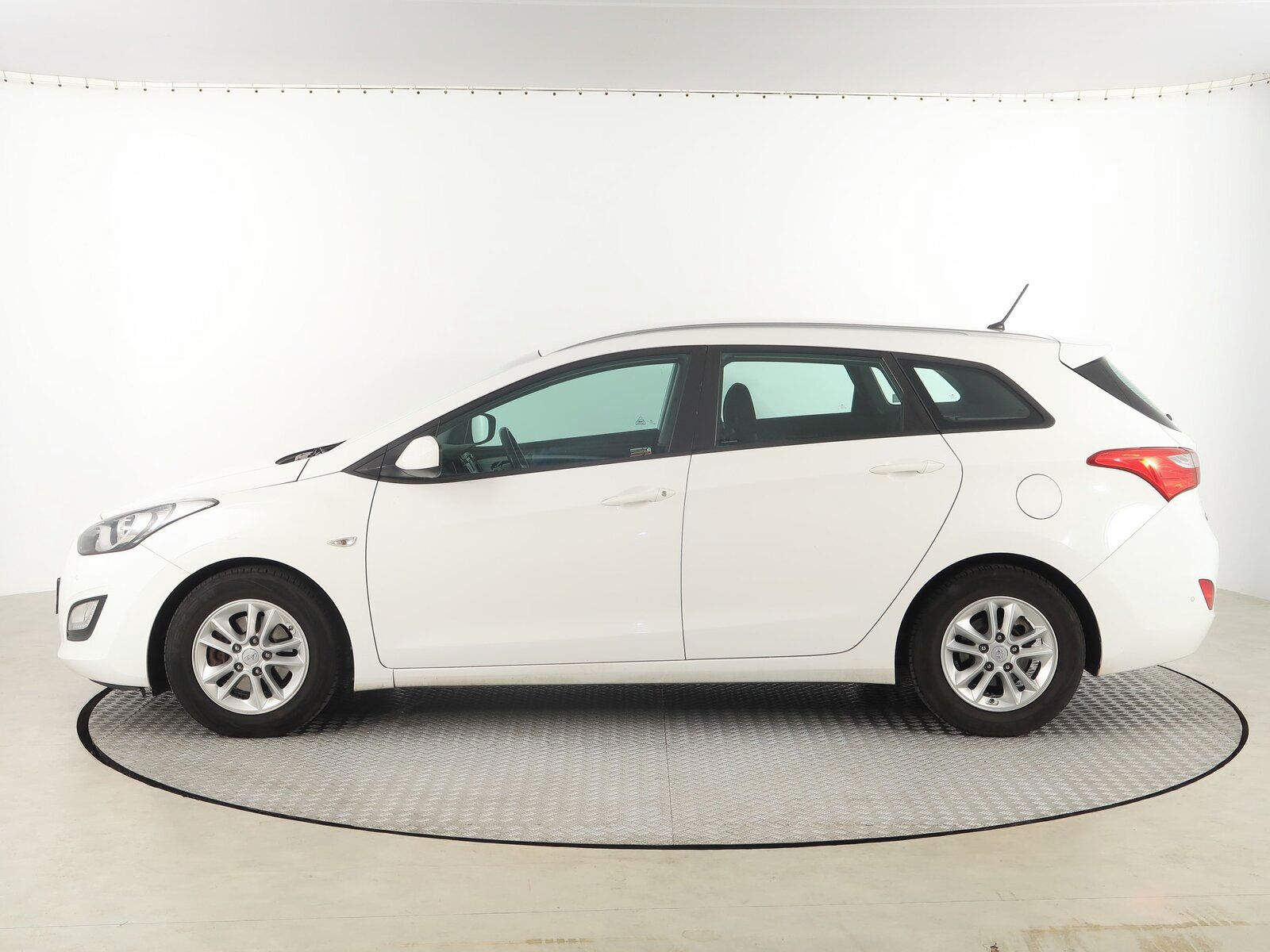 Hyundai i30, 1.6 CRDi, Comfort - fotka 3