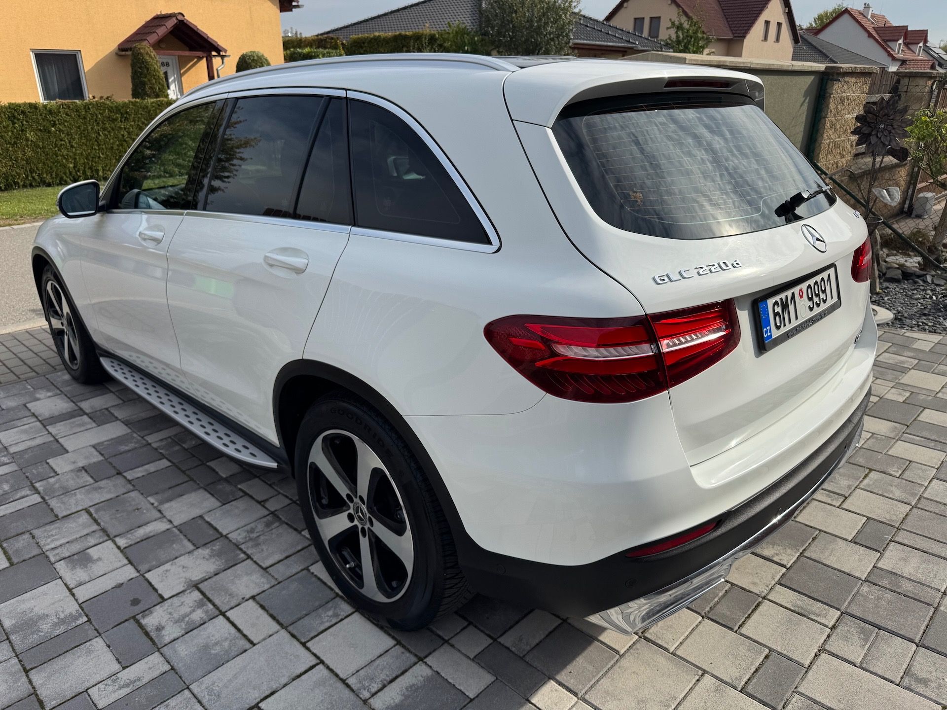 Mercedes-Benz GLC, 220d 4MATIC ČR - fotka 4