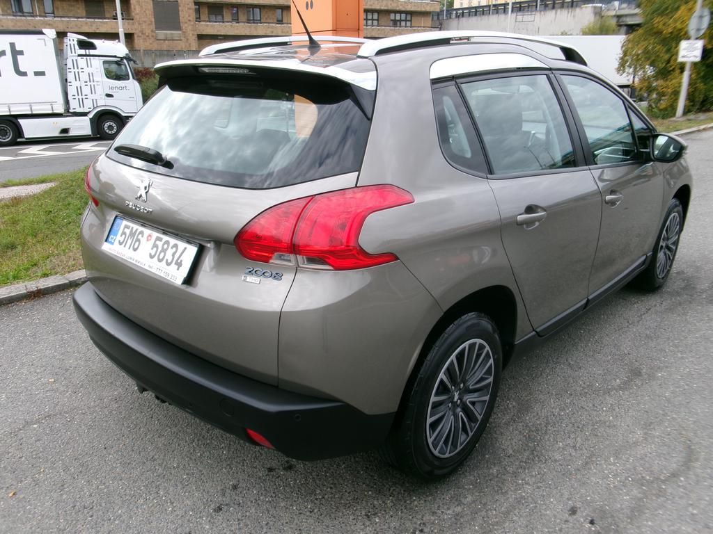 Peugeot 2008, 1.2i 81kW KOUPENO ČR,1.MAJITEL - fotka 6