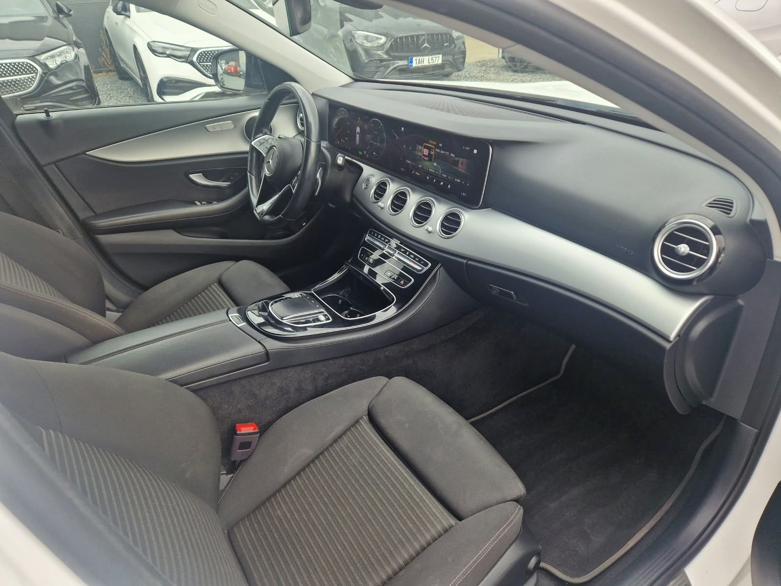 Mercedes-Benz Třídy E, Mercedes BENZ E300 de - fotka 6