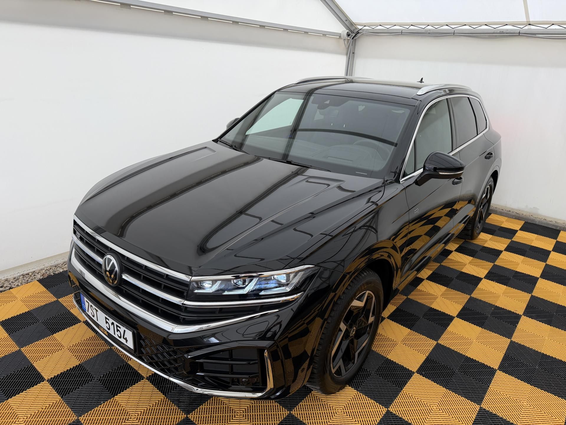 Volkswagen Touareg, 3.0Tdi*1-MAJ*DPH*HUD*R-LINE*