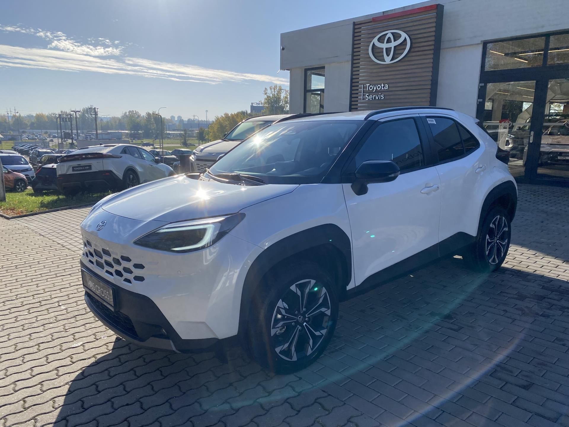 Toyota Yaris Cross, 1.5 HEV STYLE + zimní kola - fotka 2