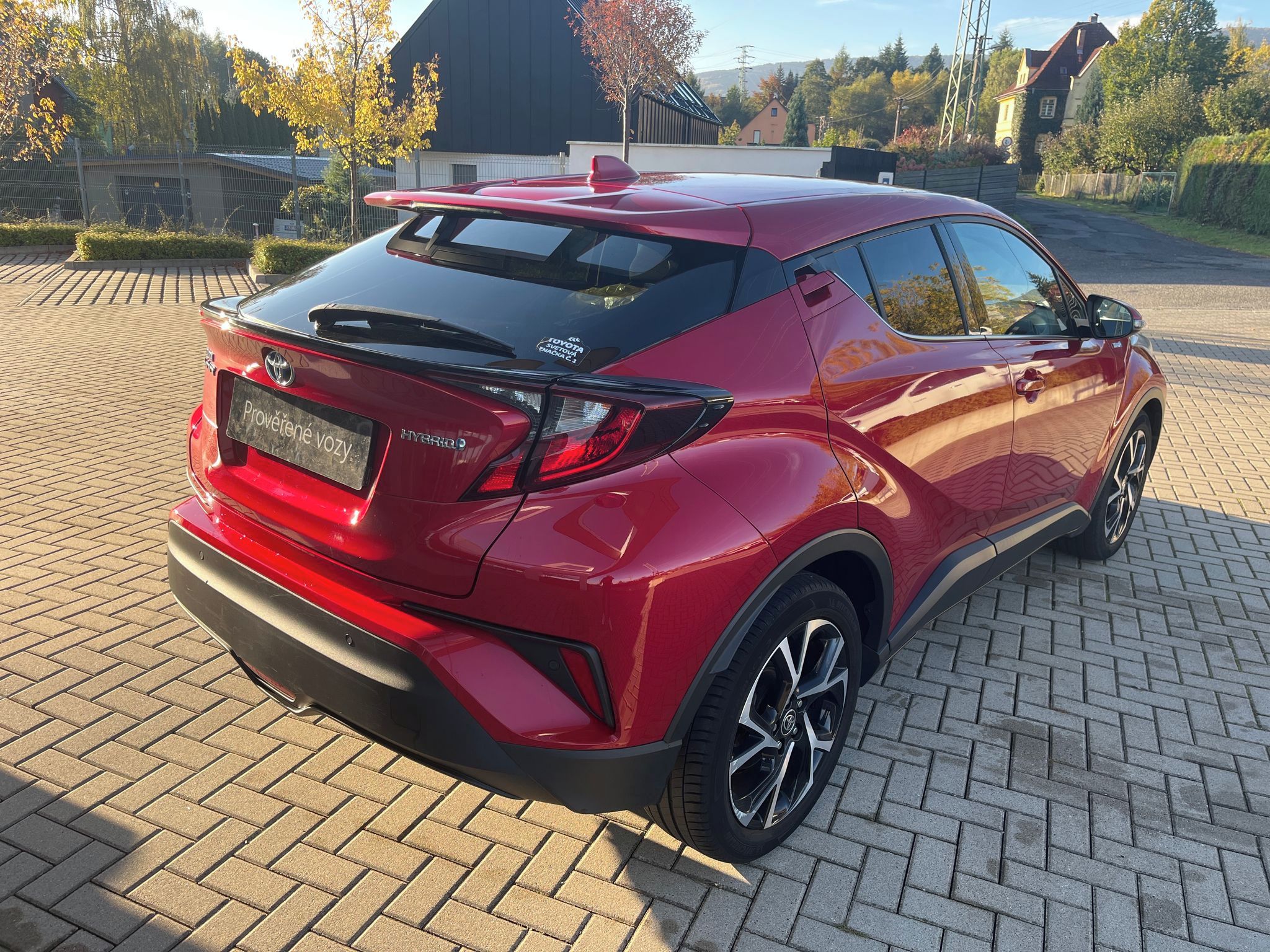 Toyota C-HR, 1.8 Hybrid e-CVT Style - fotka 6