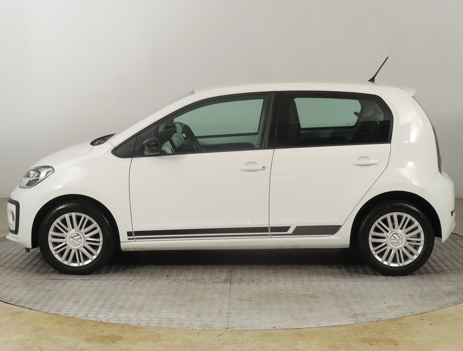 Volkswagen Up!, 1.0 MPI, ČR,1.maj - fotka 3