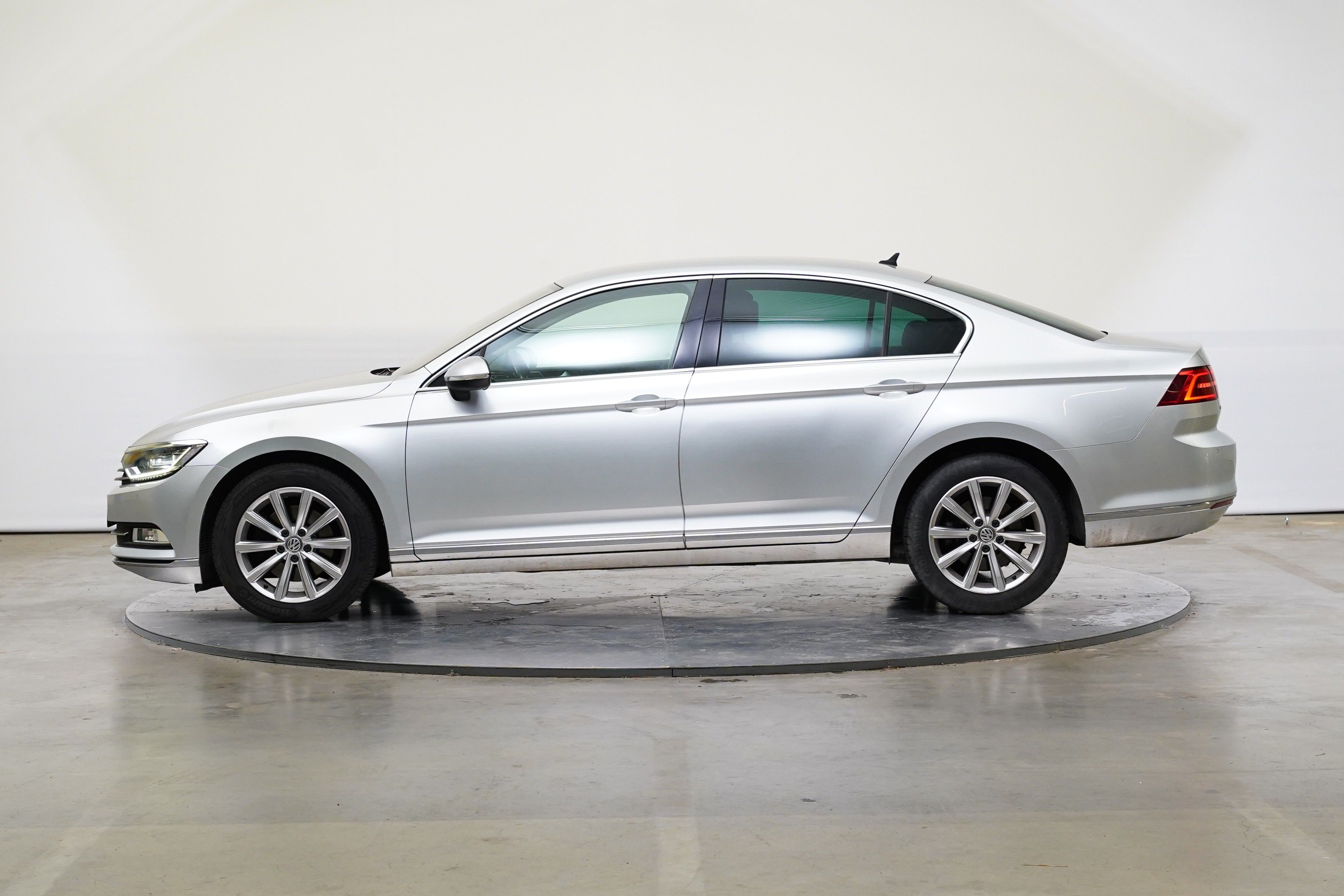 Volkswagen Passat, 2.0 TDI 110kW DSG Highline - fotka 3