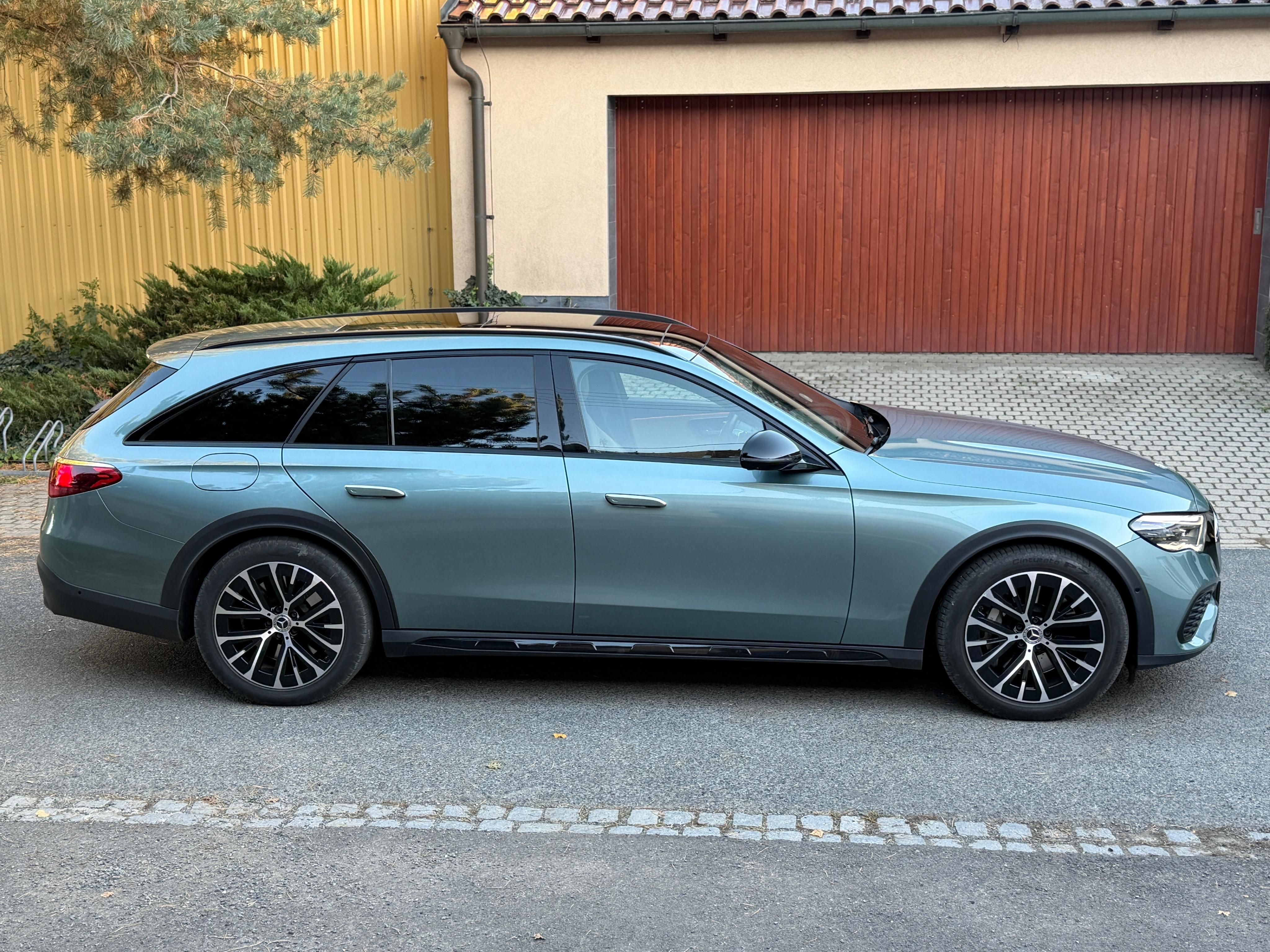 Mercedes-Benz Třídy E, Mercedes-Benz E 450 4MATIC - fotka 5