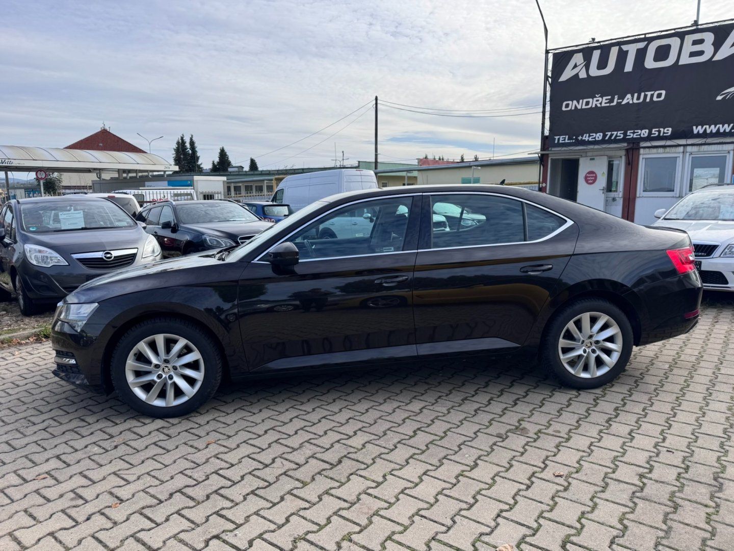 Škoda Superb, 1,5 TSI 110 KW 2. MAJ KM - fotka 3