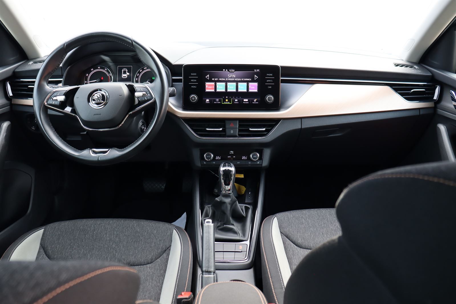 Škoda Scala, 1.5 TSI DSG Style - fotka 3
