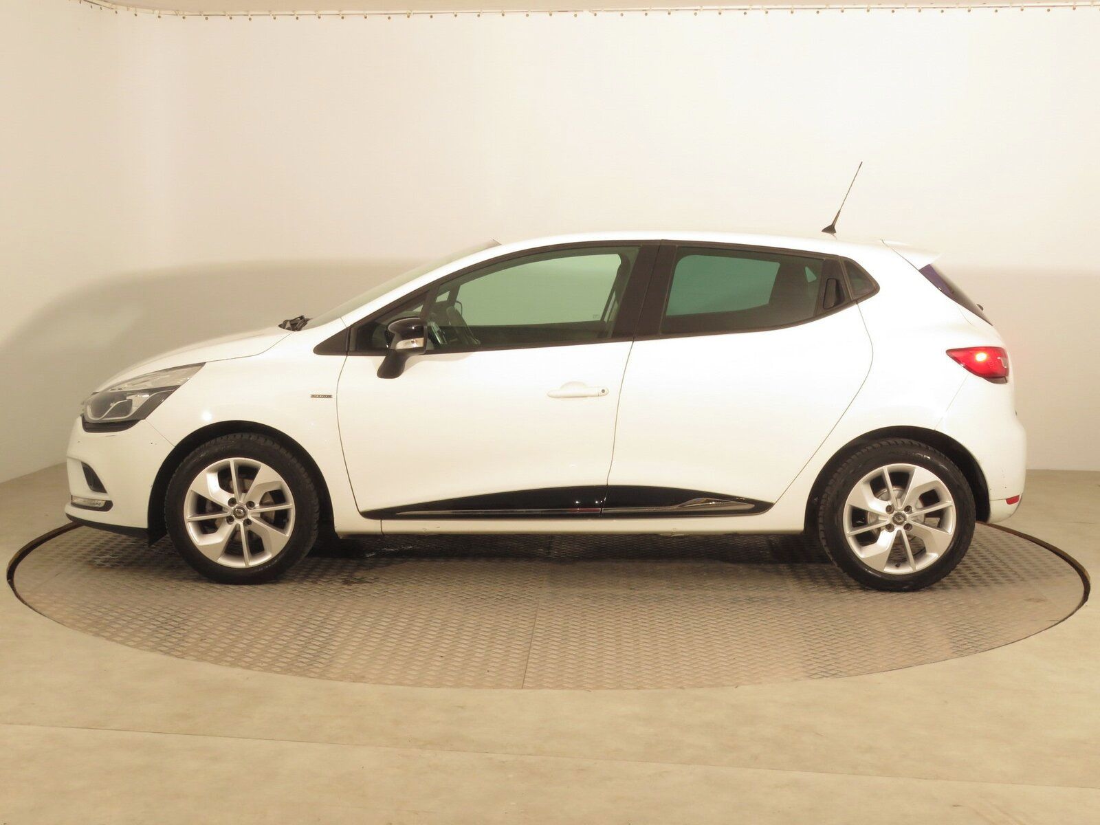 Renault Clio, 1.2 16V, Serv.kniha - fotka 3