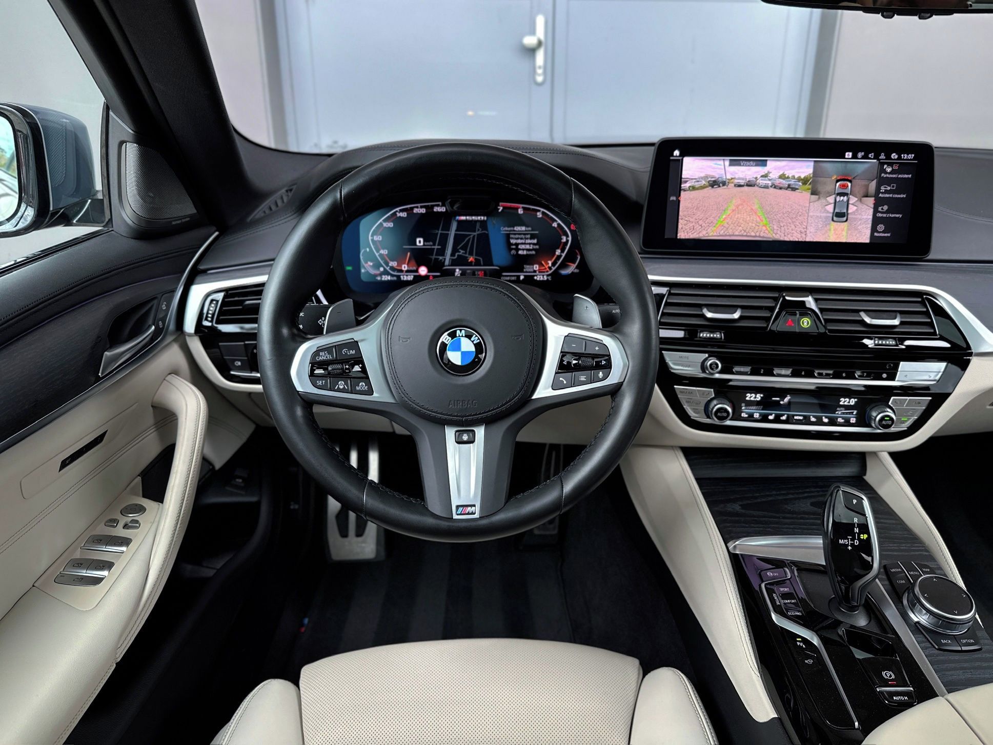 BMW Řada 5, M550i V8|390Kw|4x4|H&K|Nezavis - fotka 4