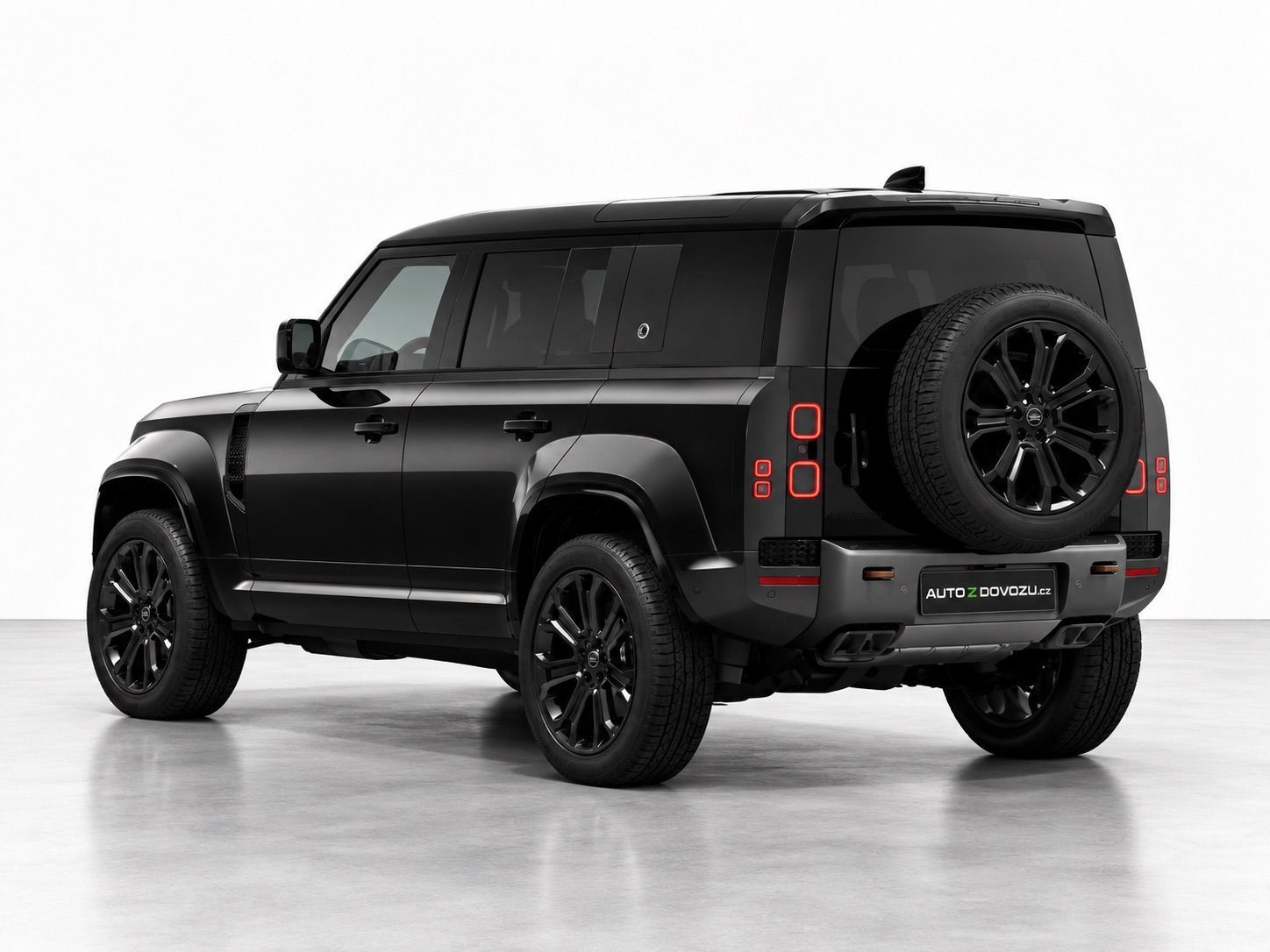 Land Rover Defender, OCTA P635 V8 BLACK EDITION - fotka 3